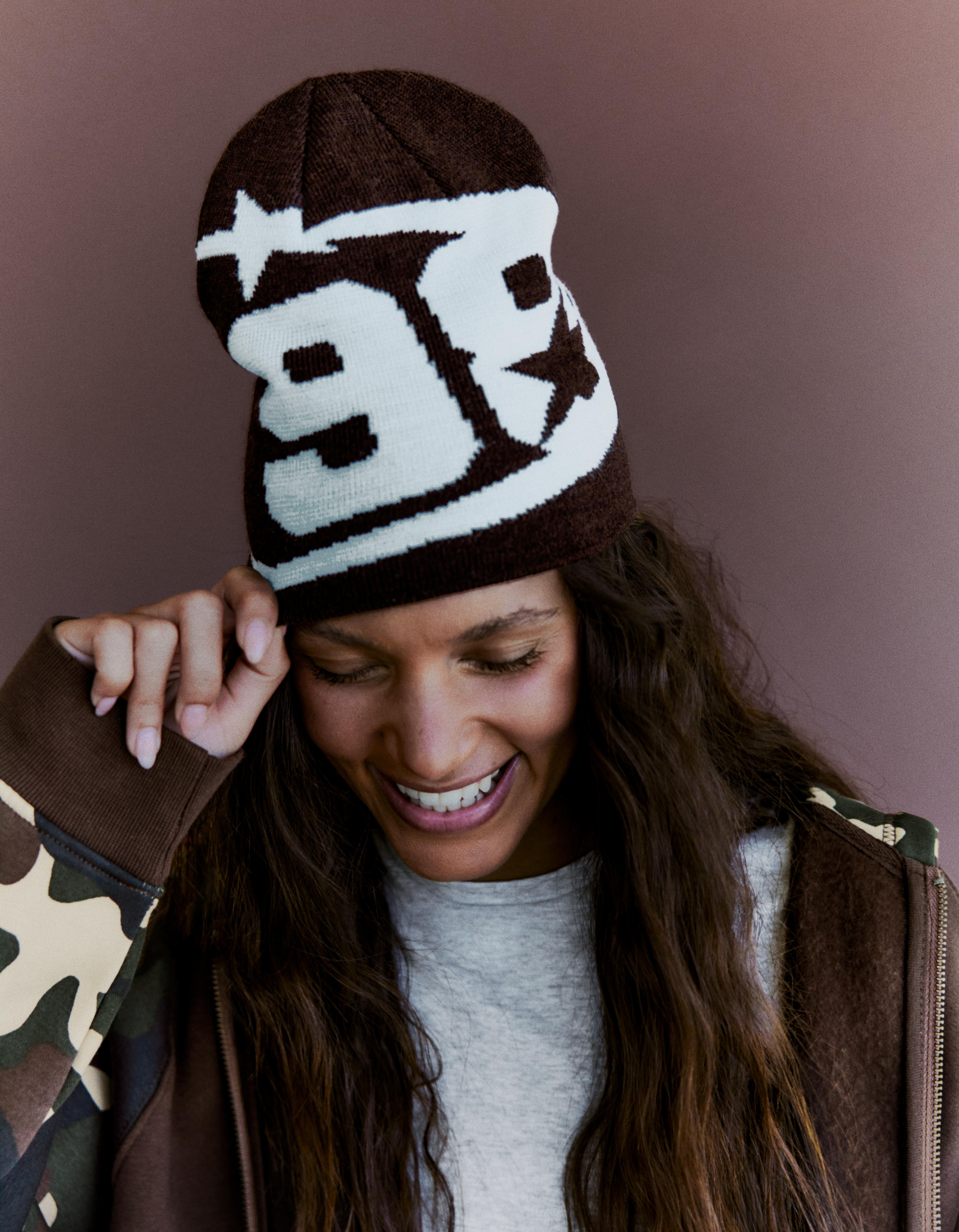 Graphic knit beanie — White