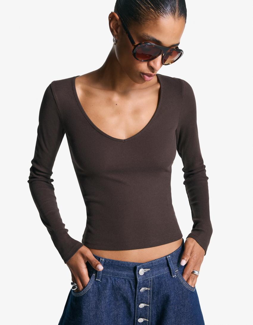 Camiseta manga larga cuello pico-Marrón