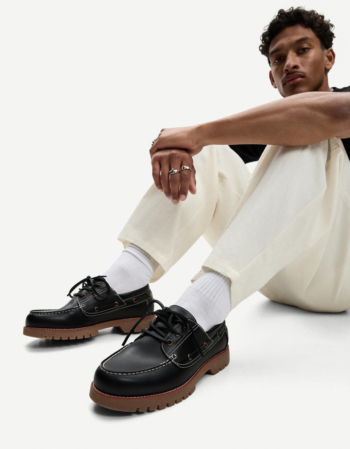 Deck shoes with keyring detail