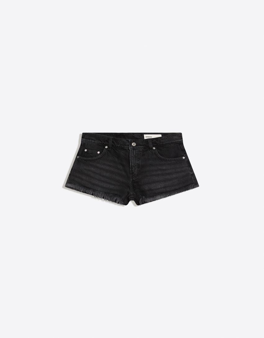 Short denim mini bajo desflecado-Negro