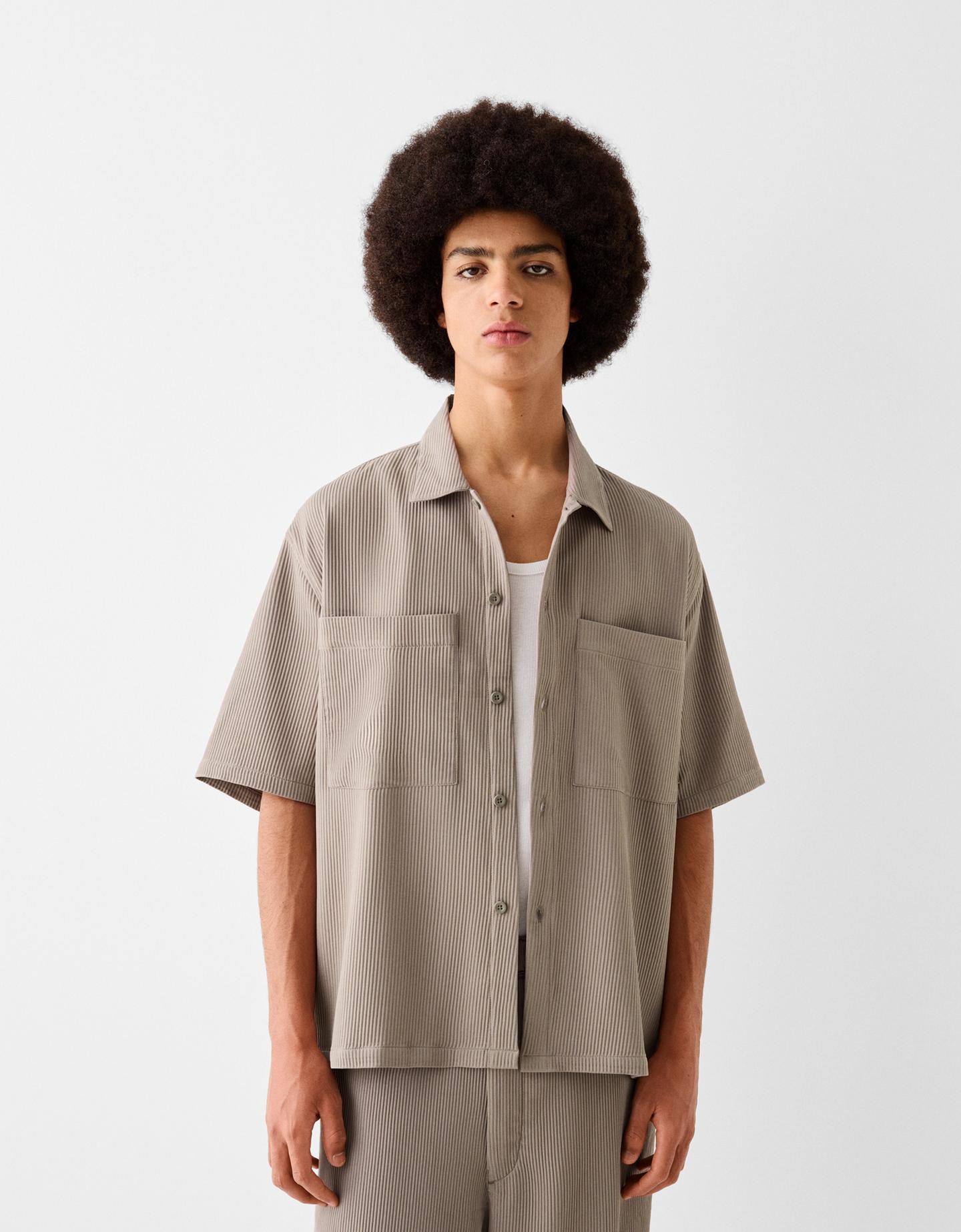 Bershka Camicia A Maniche Corte Plissettata Uomo S Sabbia