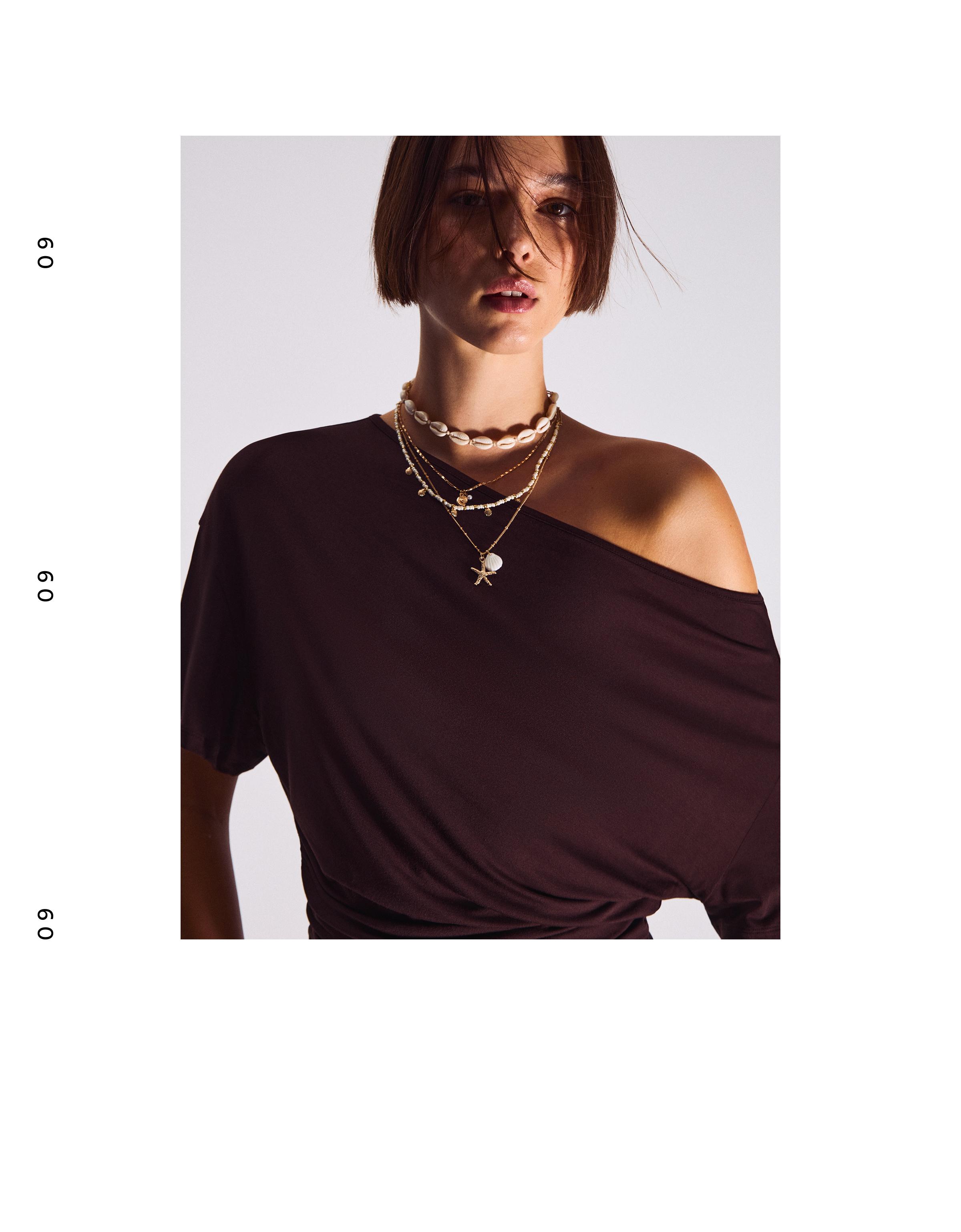 Bershka Asimetrik kısa kollu tişört görsel 4