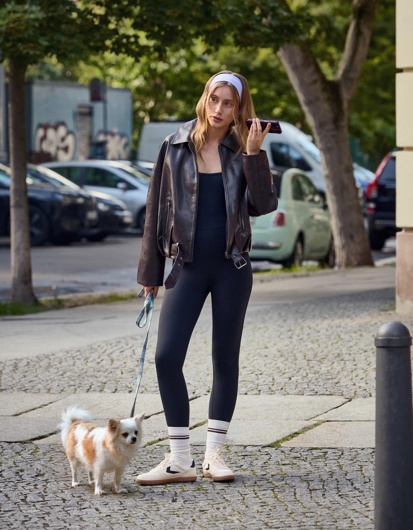 Bershka kombinezon szybkoschnący i oddychający czarny