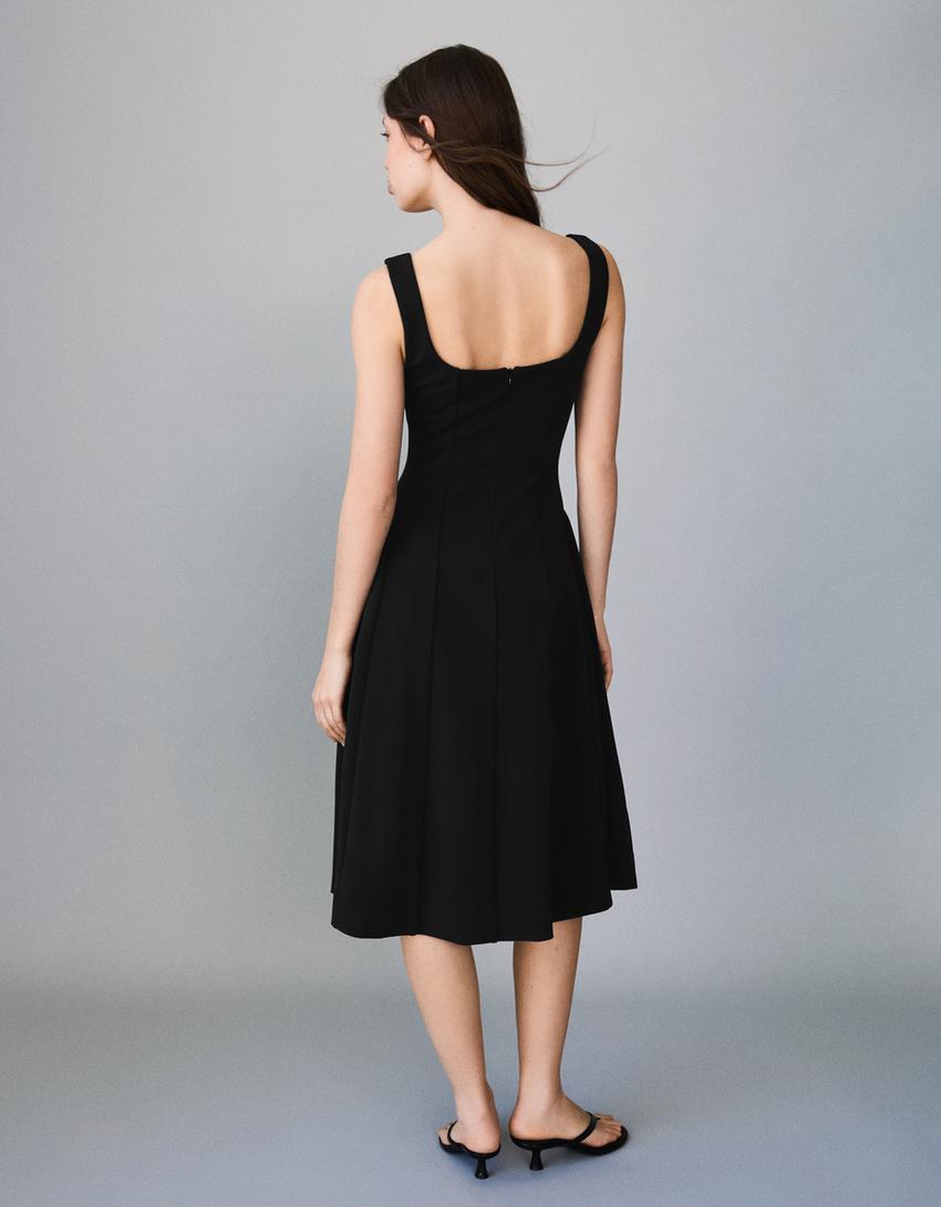 فستان قصير بتنورة كلوش-أسود