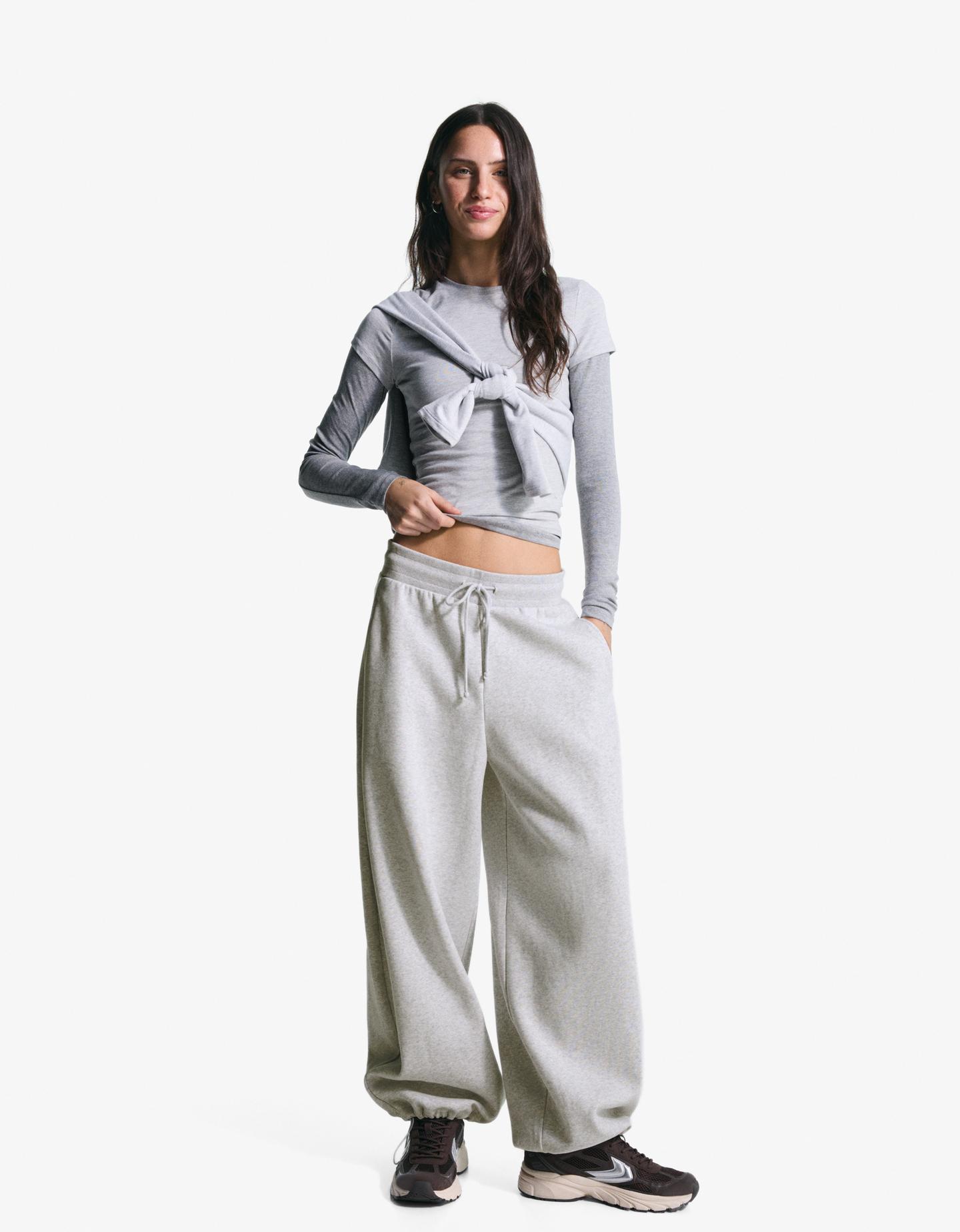 Bershka spodnie z dzianiny dresowej o kroju barrel ze stoperami szary