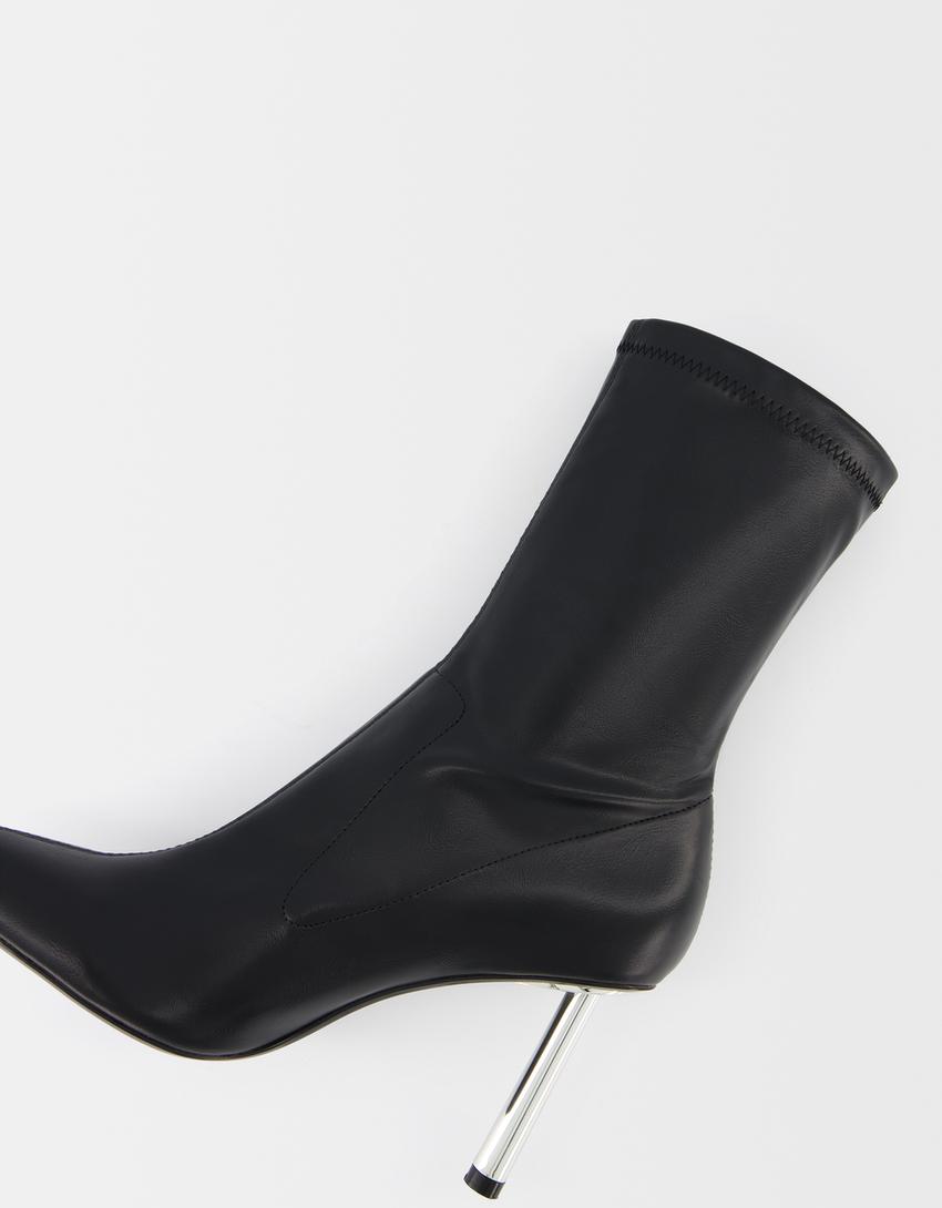 Körpernah geschnittene metallisierte Absatzstiefeletten-Schwarz-3