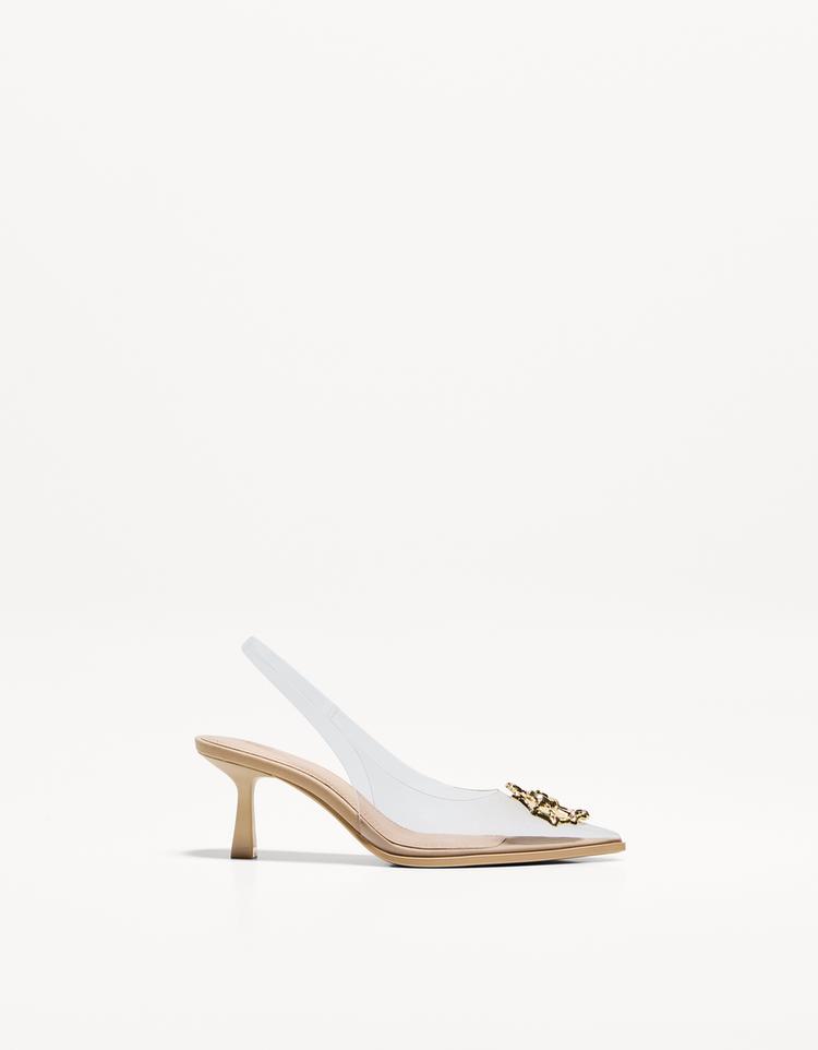 Zapato tacón vinilo detalle metálico