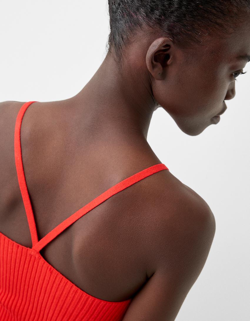 טופ עם כתפיות דקות וגב מוצלב-אדום-5