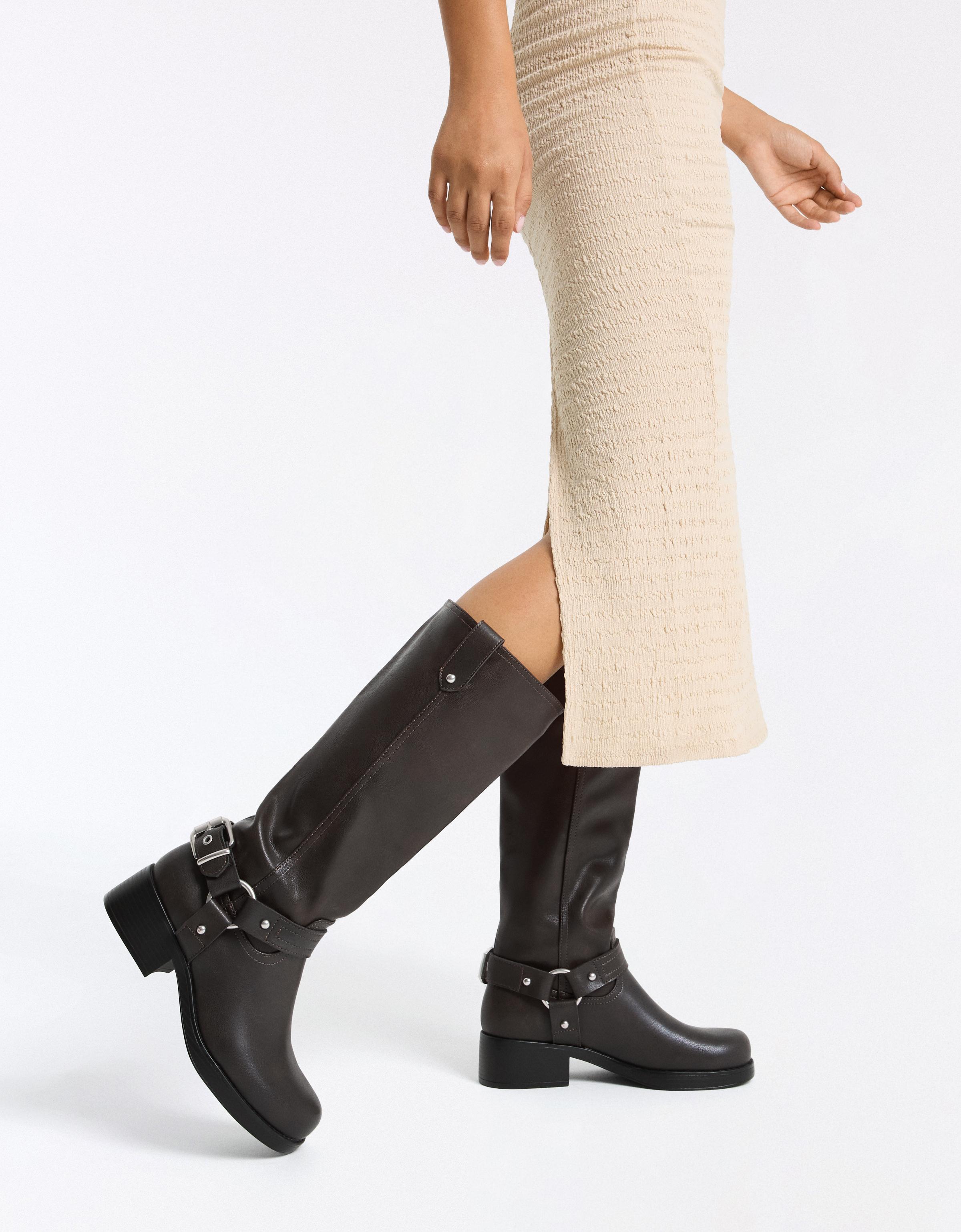 Biker boots with buckle — Brown