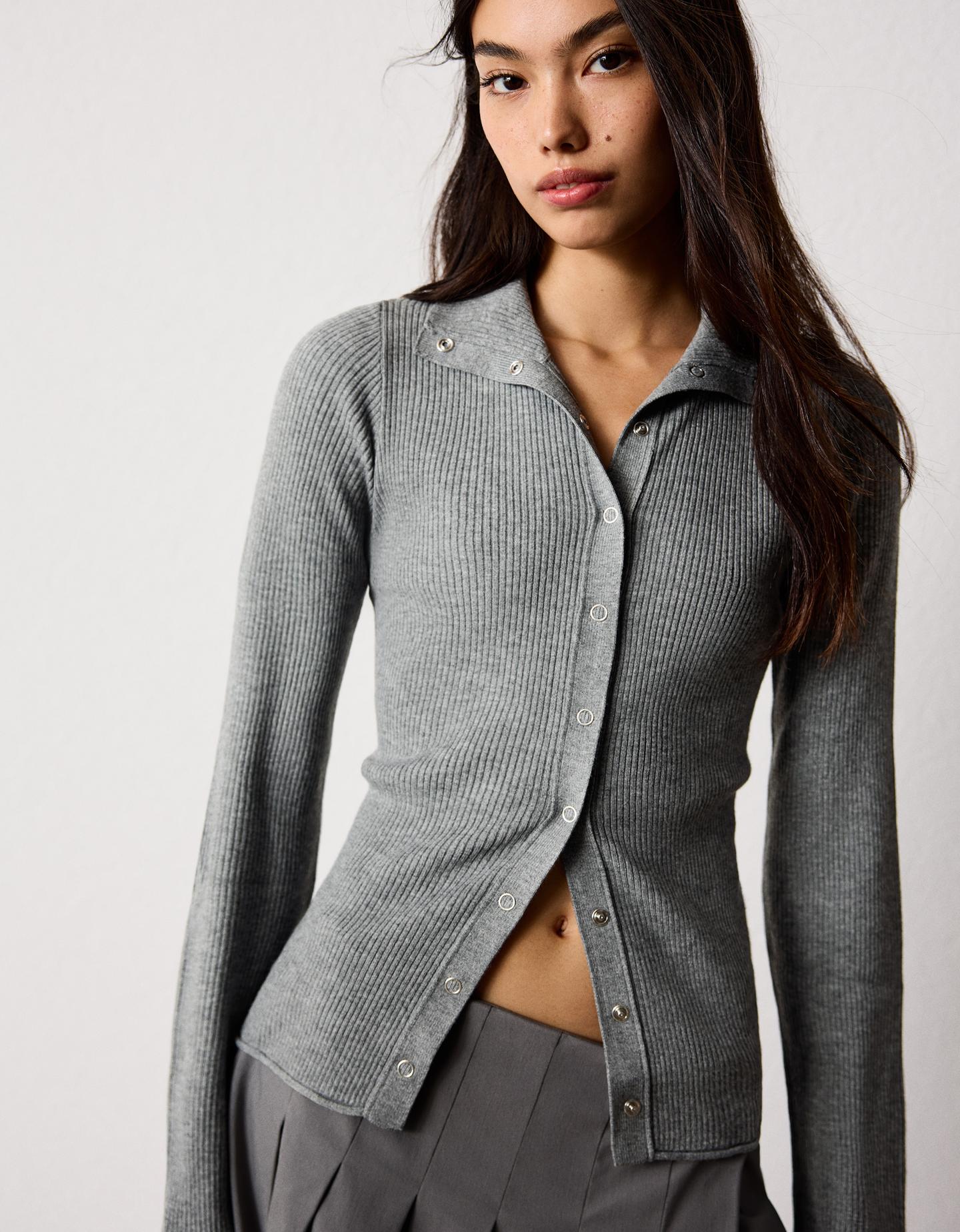 Bershka kardigan z prążkowanej dzianiny zapinany na haftki szary