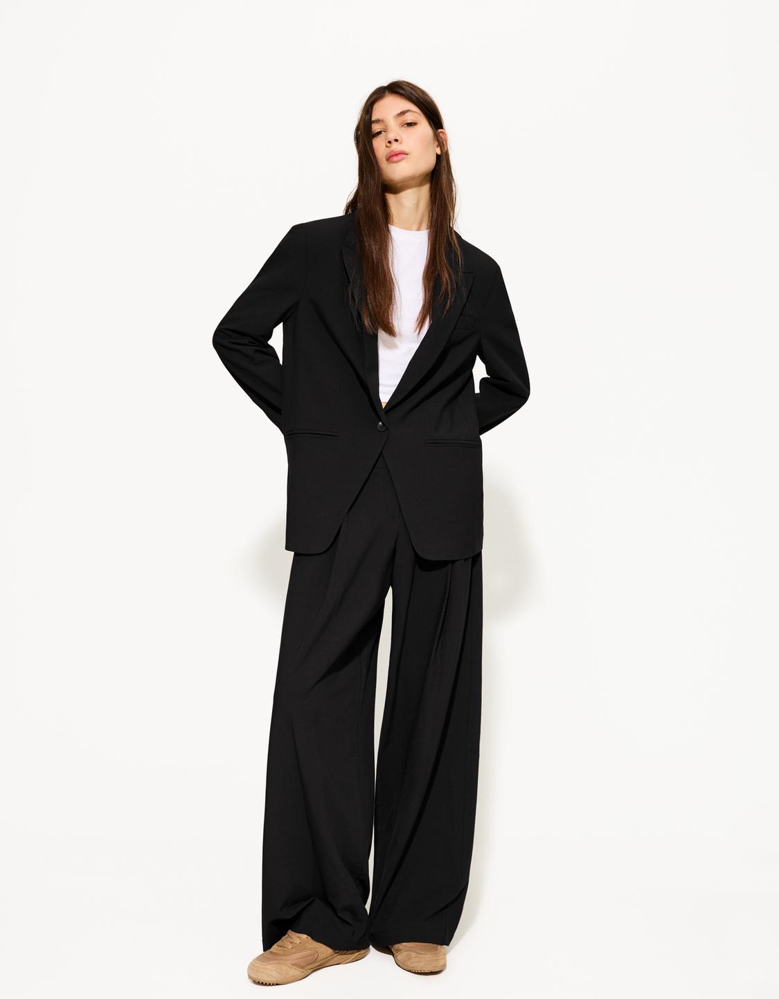 Blazer and trousers set with buckle