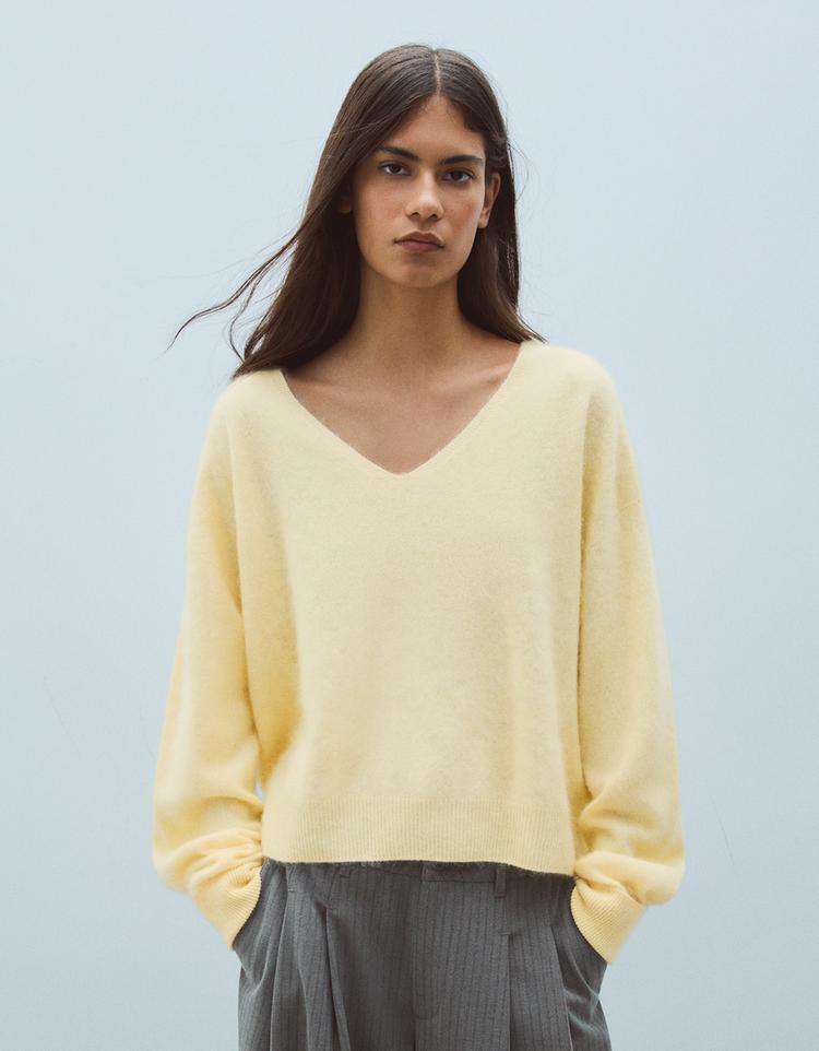 Cashmere wool V-neck jumper — Yellow