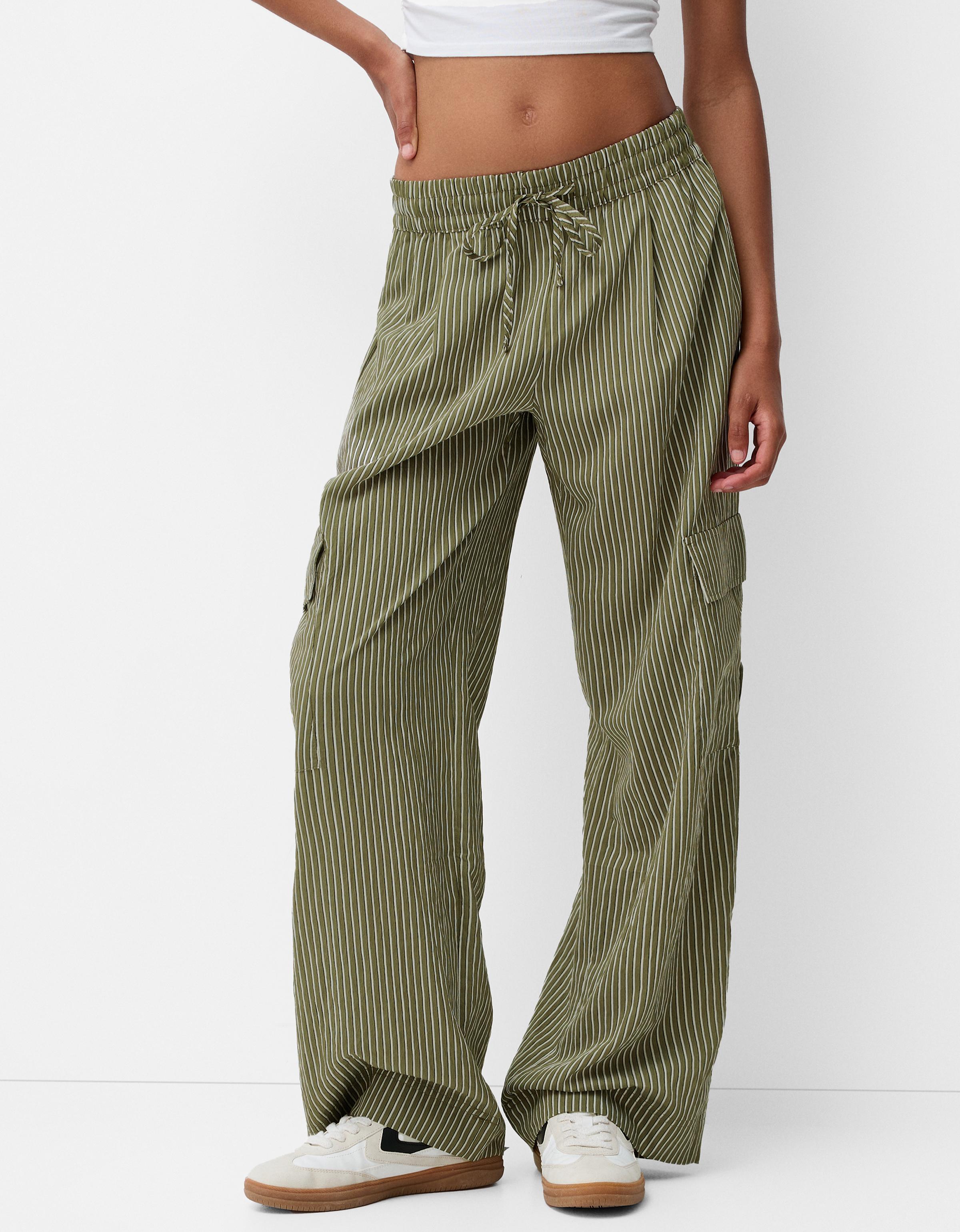 Pantalon kaki bershka sale