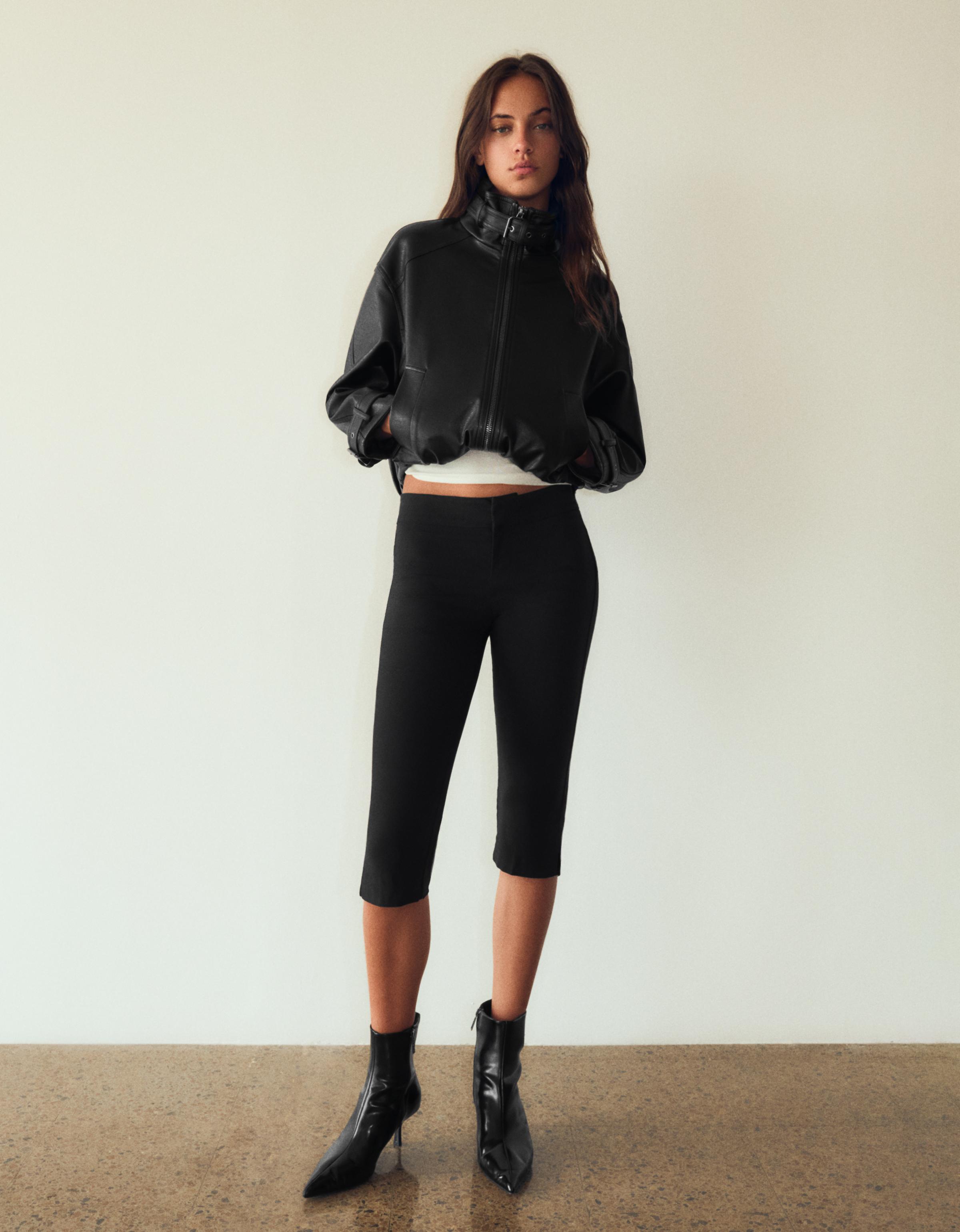 Bershka Spodnie Capri Z Rozcięciami U Dołu Kobieta 44 Czarny