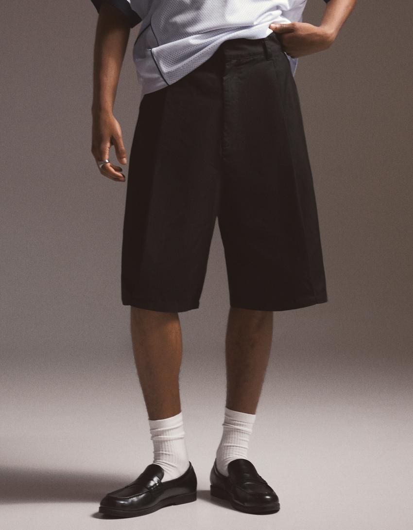 Balloon fit Bermuda shorts with darts-Black
