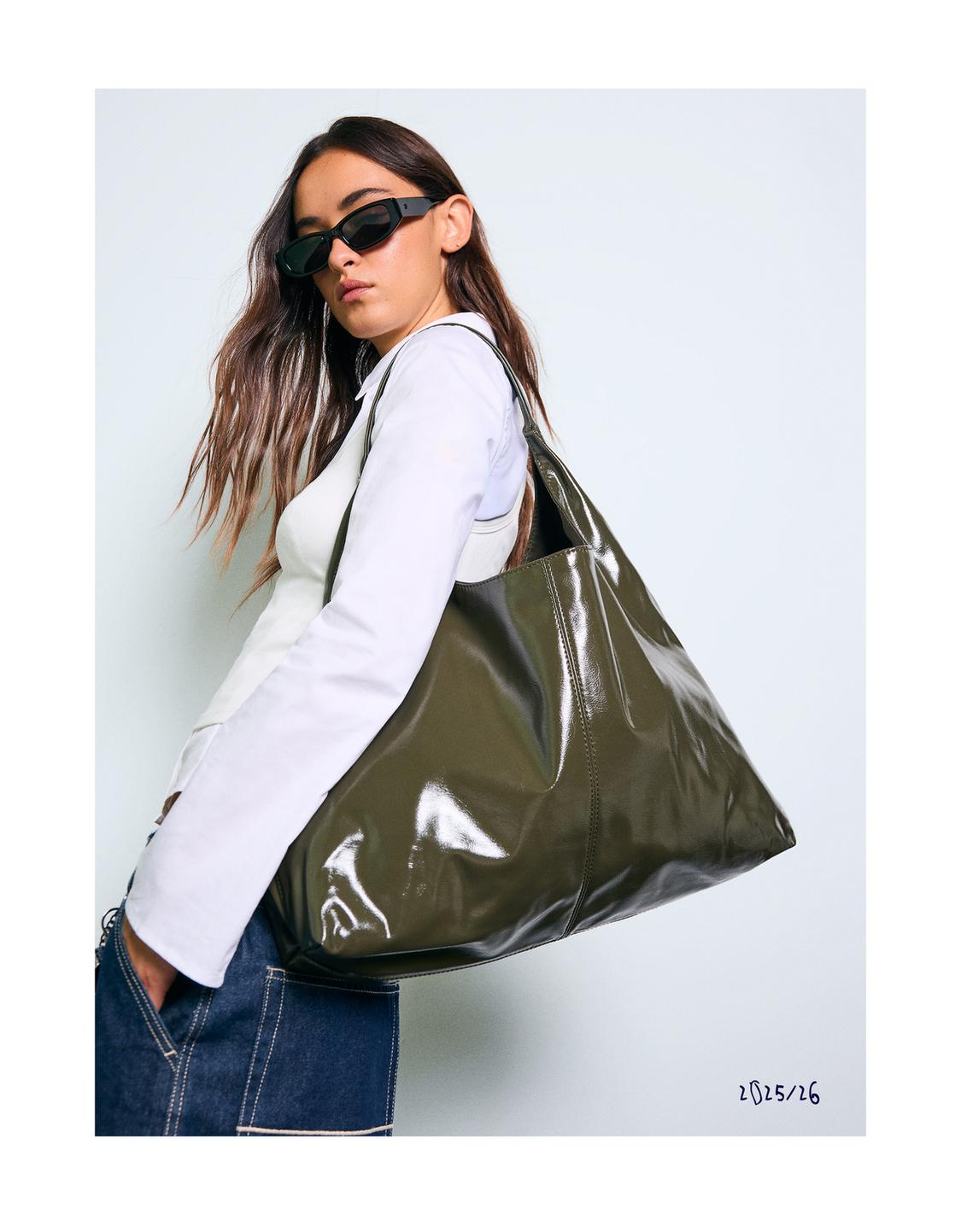 Сумка из лакированной кожи