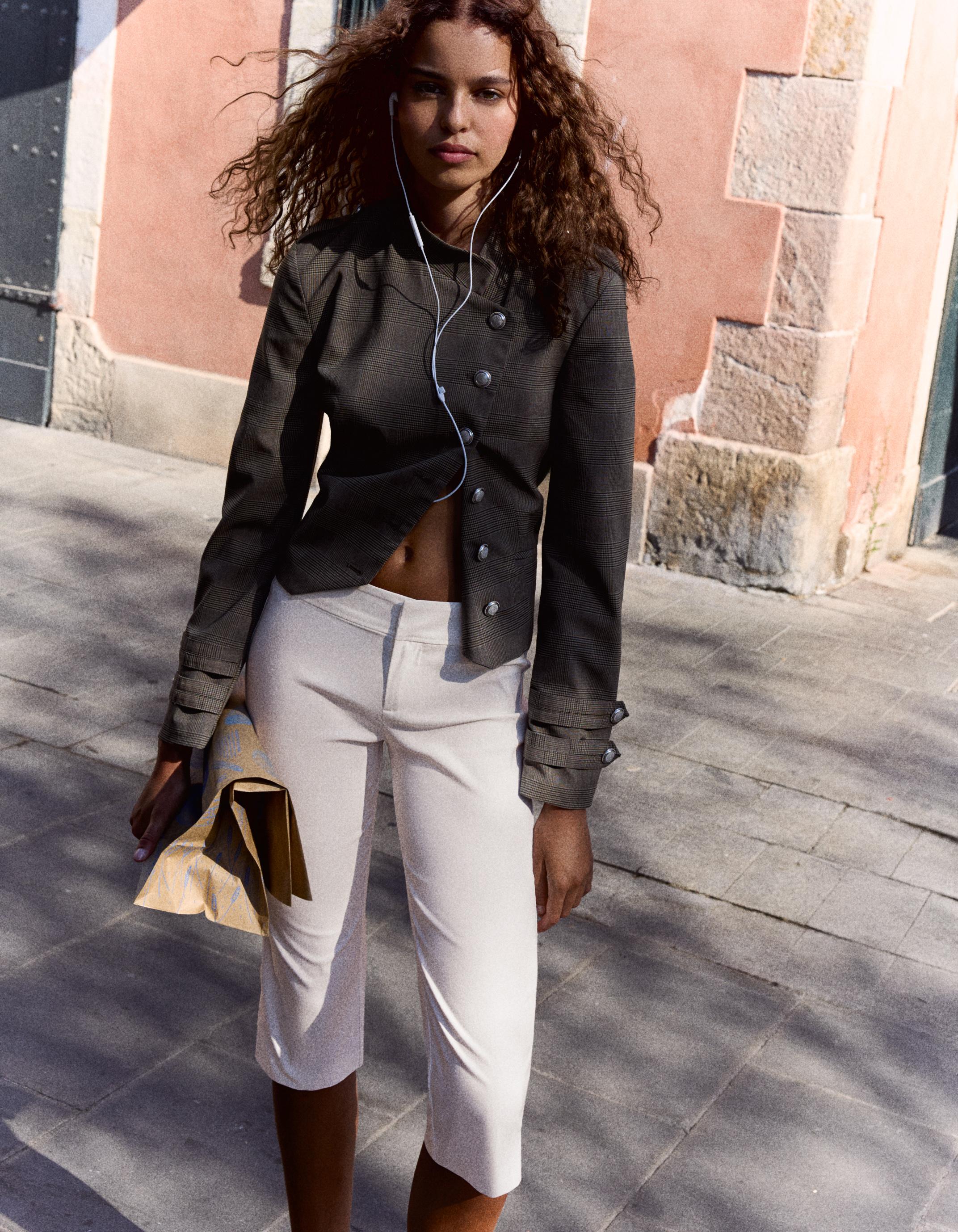 Capris with split hems — White
