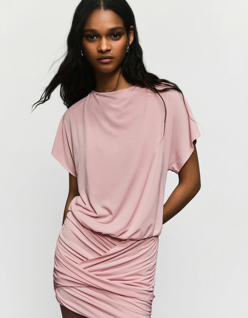 Klänning med öppen rygg och draperad kjol-Rosa