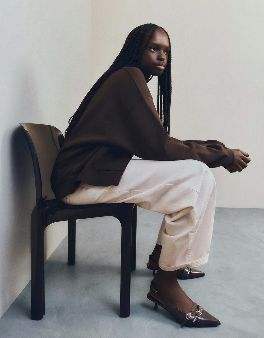 Buckled slingback kitten-heel shoes-Grey