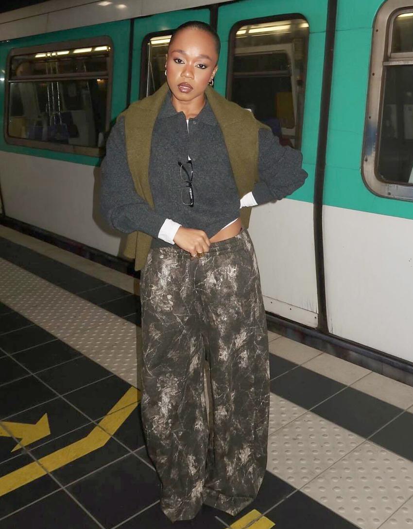 Plush barrel printed trousers-Dark grey