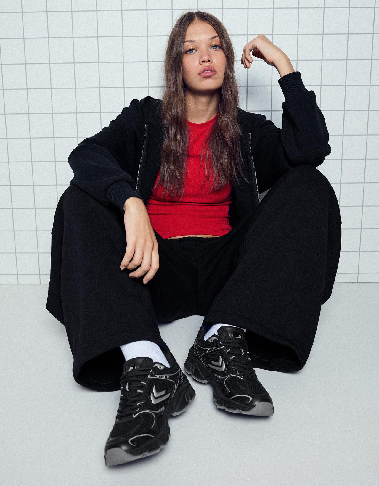 MULTI-PIECE TRAINERS — BLACK