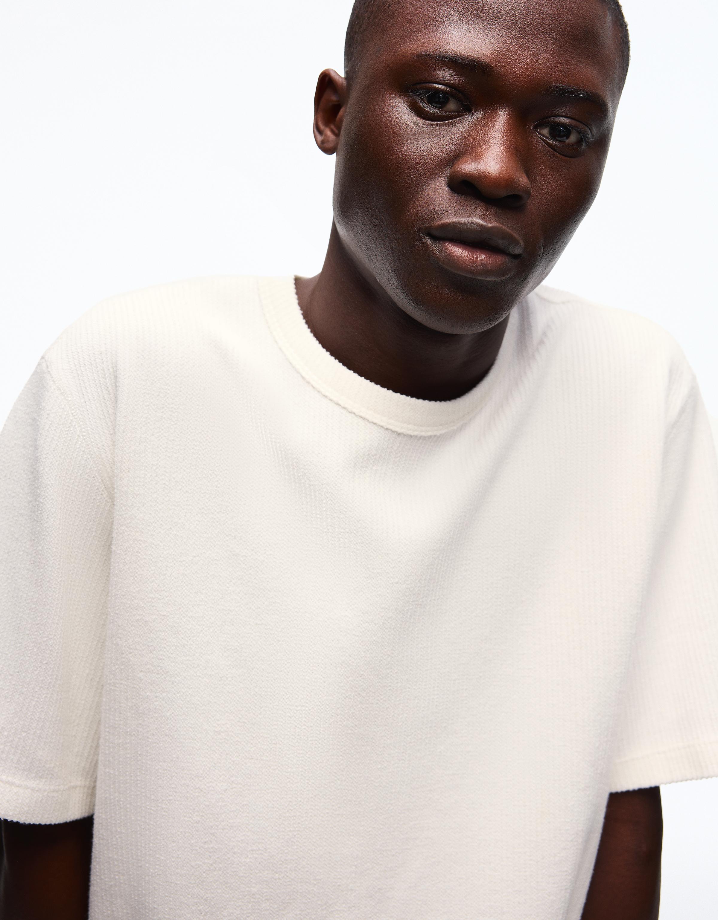 Kısa kollu dokulu tişört - Görsel 91