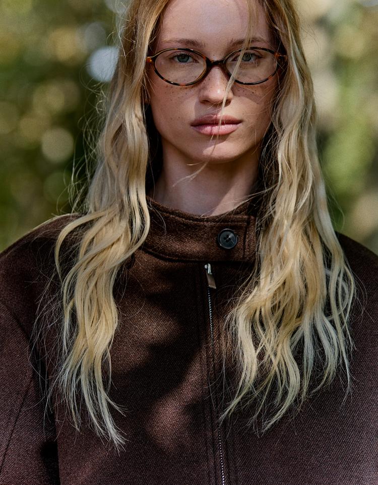 Oval plastic sunglasses — Brown