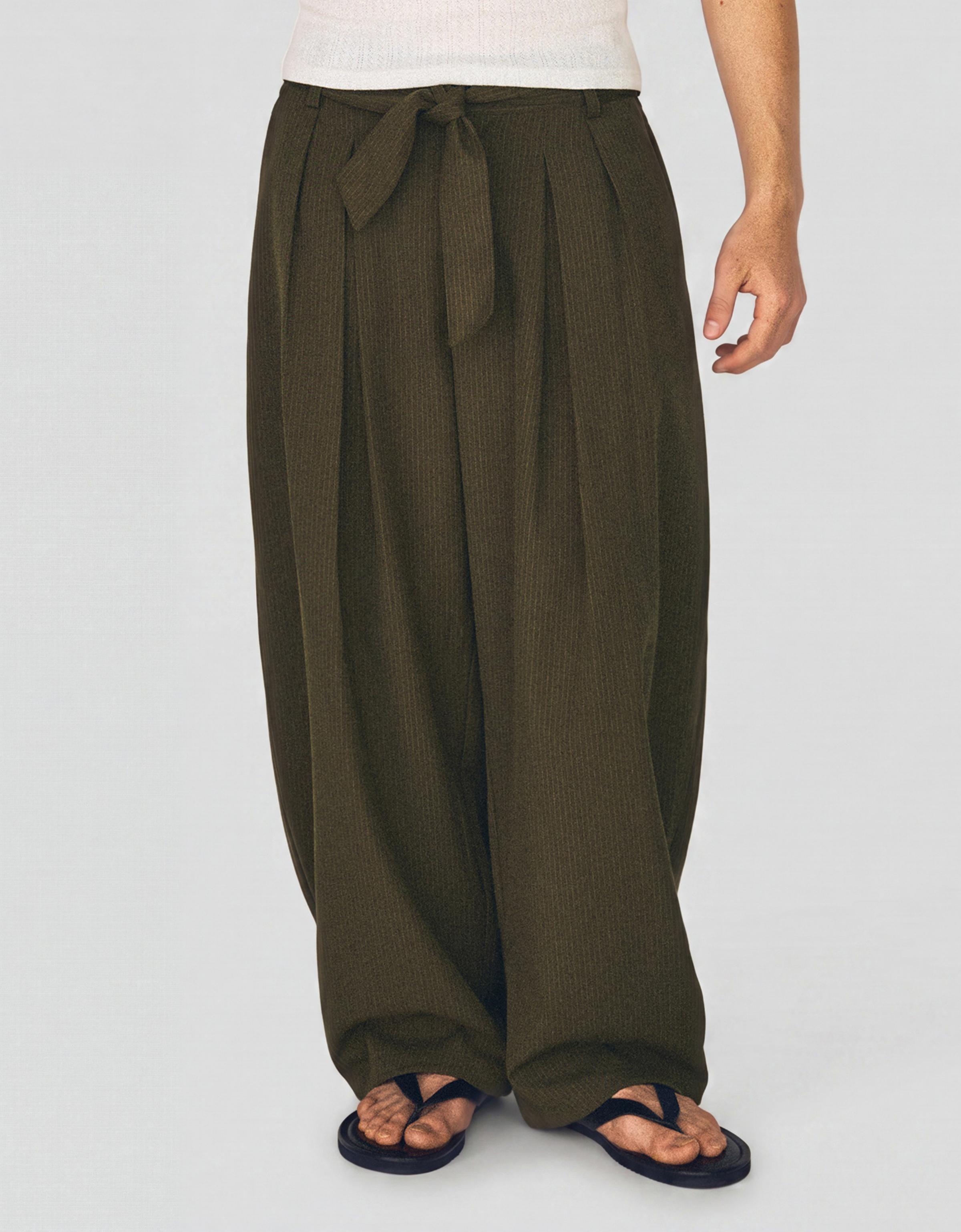 Barrel-leg trousers with darts and belt — Khaki