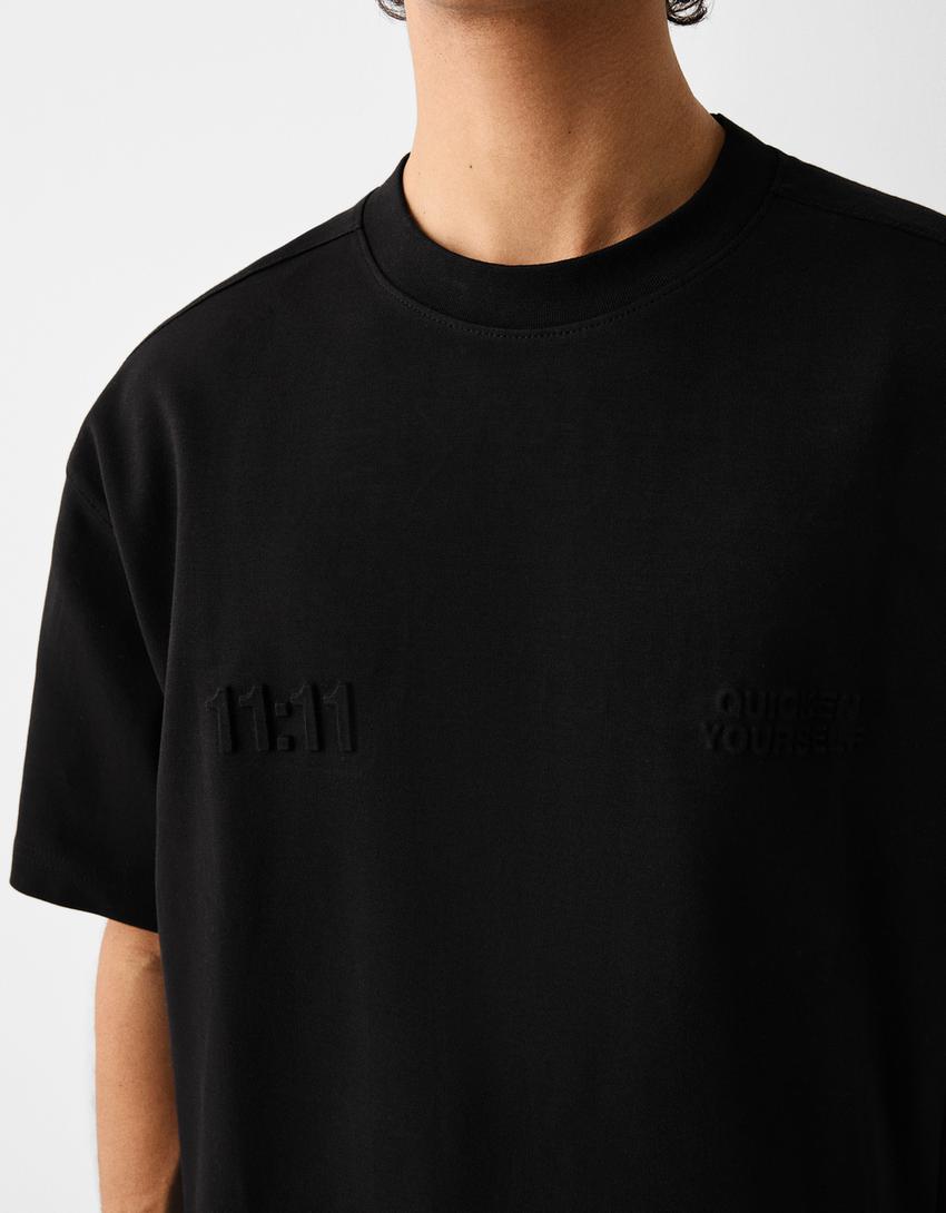 T-shirt manga curta boxy fit estampado relevo-Preto-6