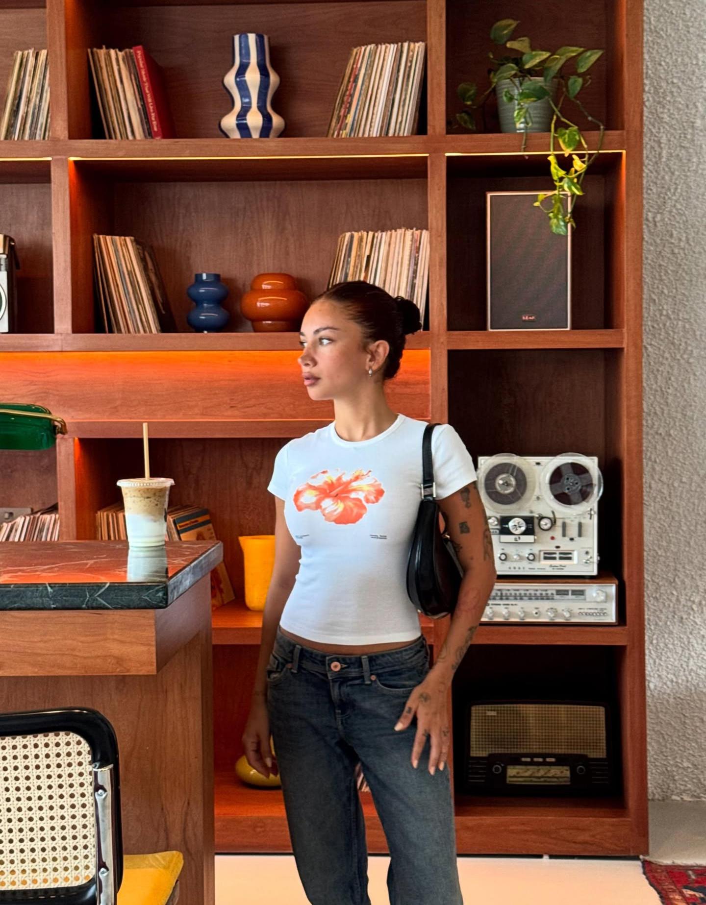 Bershka koszulka z krótkim rękawem i nadrukiem kremowy