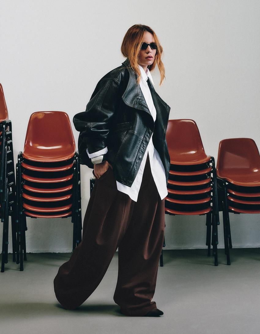 Calça barrel Carol Biazin Collection-Marrom