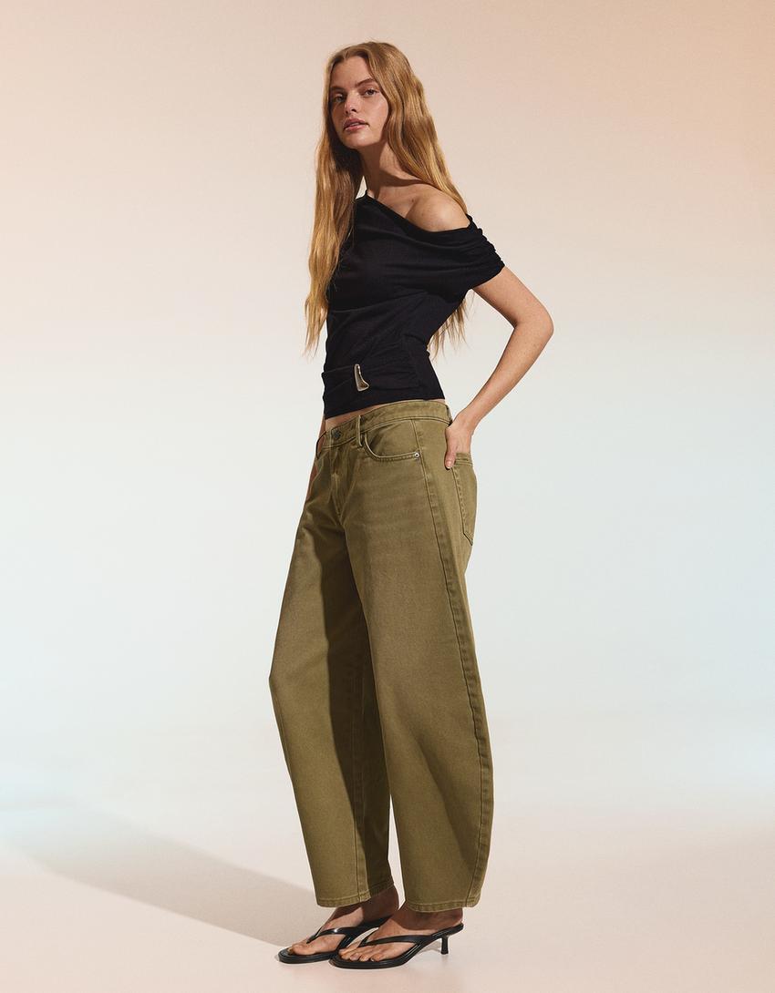 Asymmetrisches Shirt mit Gürtel-Schwarz