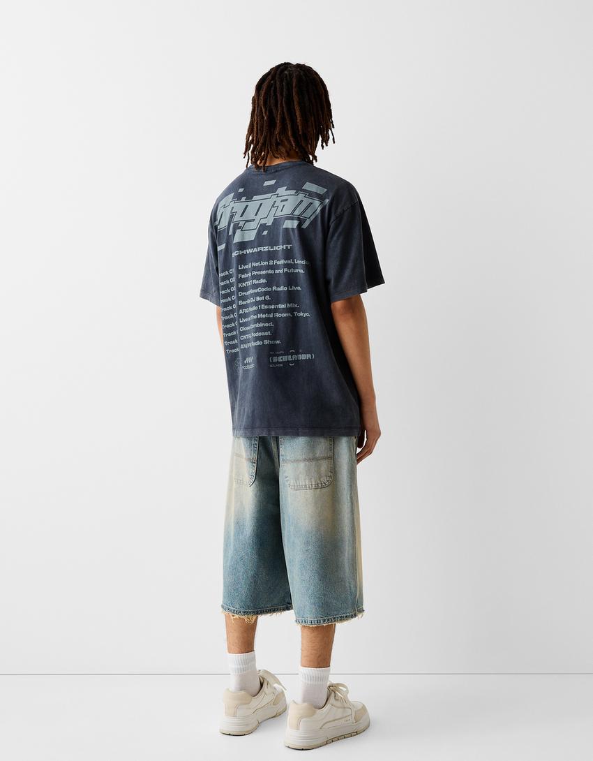 تيشرت بقصّة مربعة وأكمام قصيرة وطبعة وتأثير باهت-أسود-1