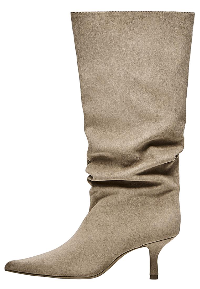 Kitten heel boots — BEIGE