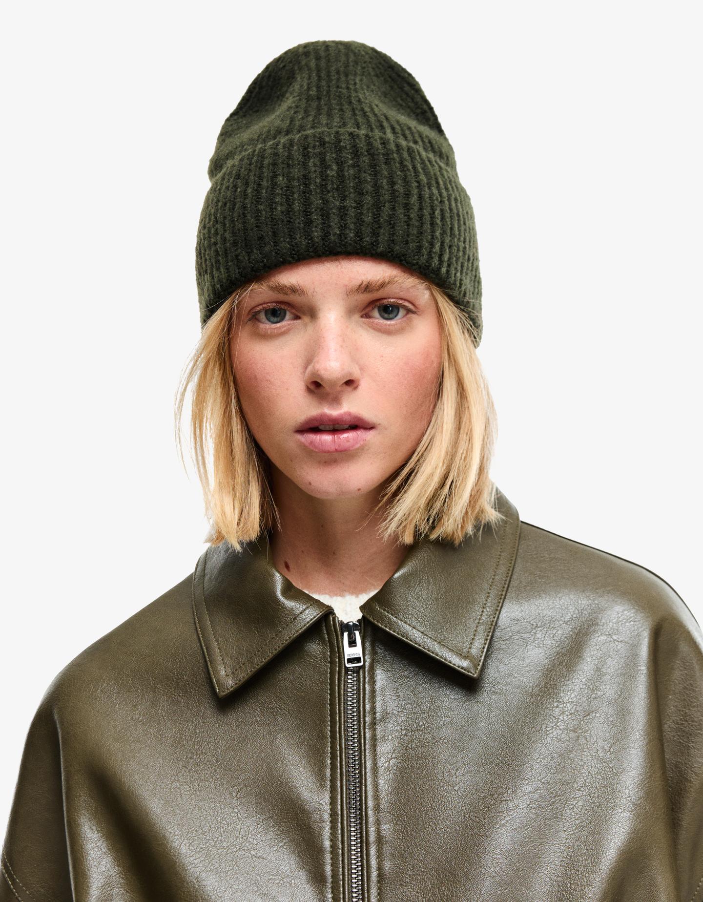 Bershka czapka beanie basic zielony