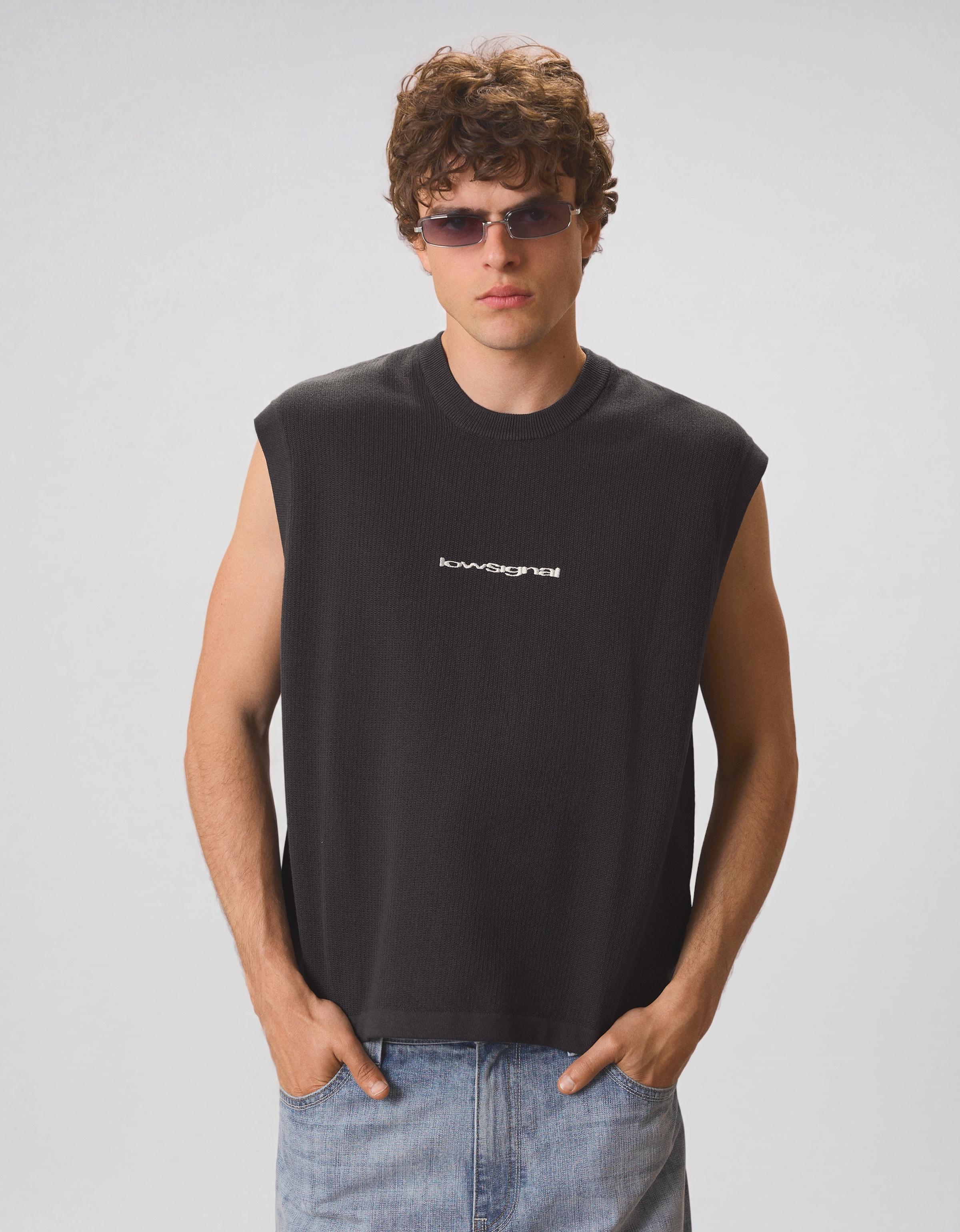 Embroidered sleeveless T-shirt — Black