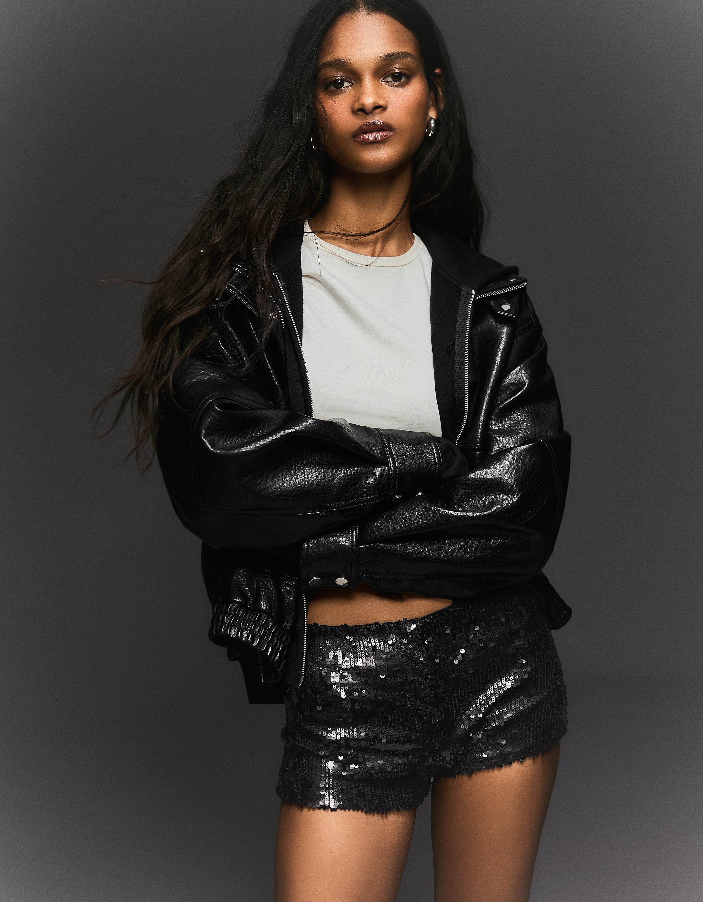 Bershka Kurze Mini-Paillettenshorts Damen Xs Schwarz