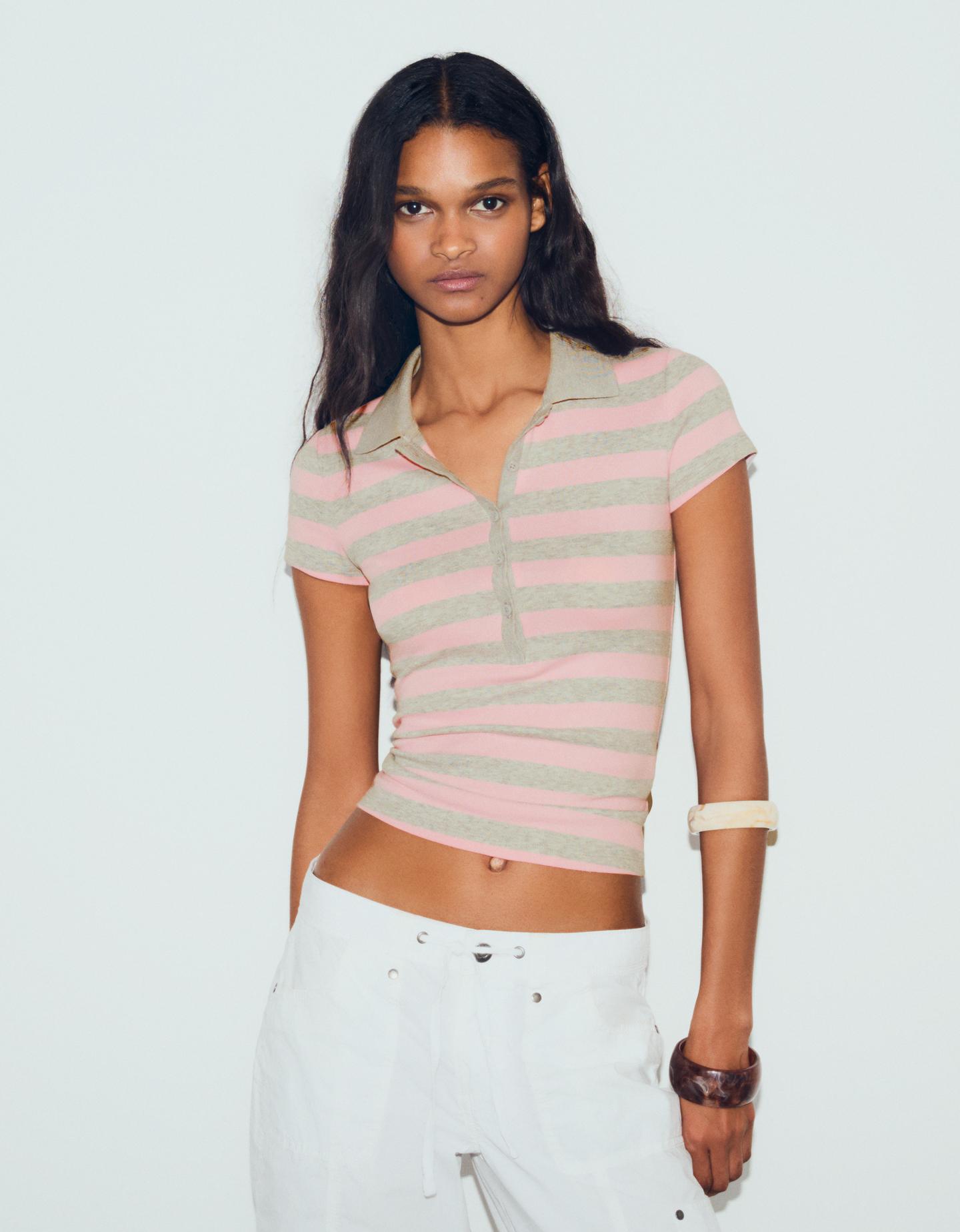 Bershka koszulka polo w paski z krótkim rękawem różowy