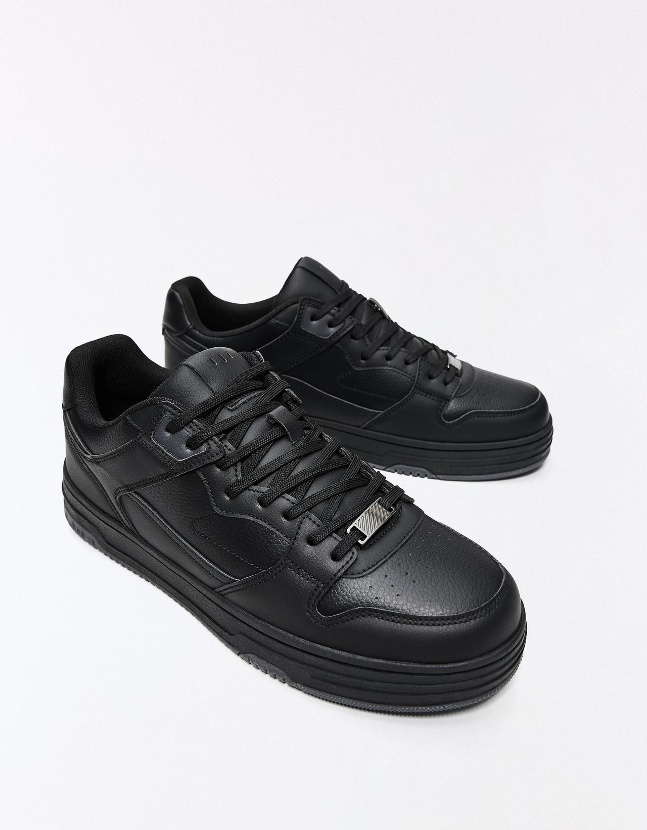 BASIC TRAINERS — BLACK