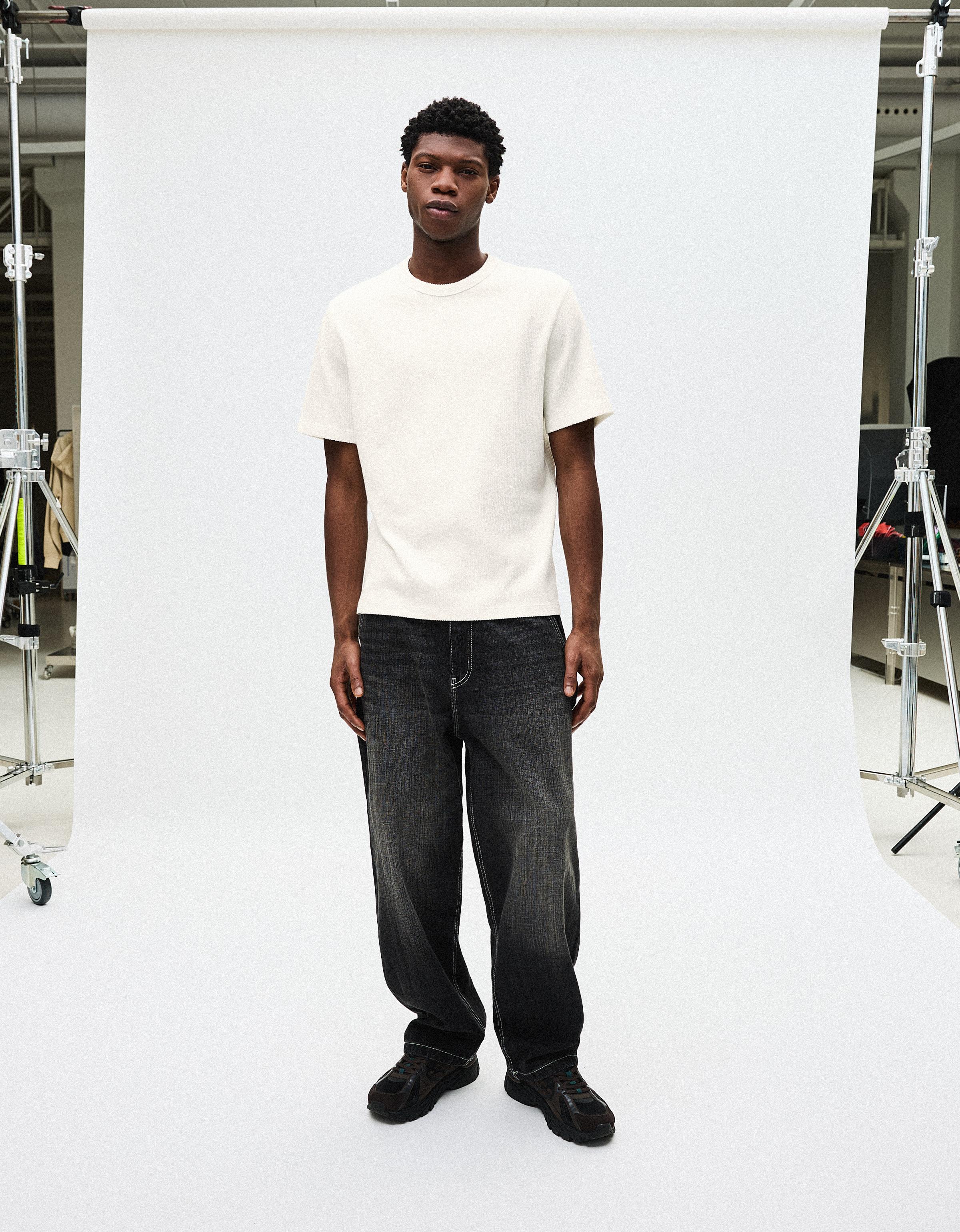 Kısa kollu dokulu tişört - Görsel 72