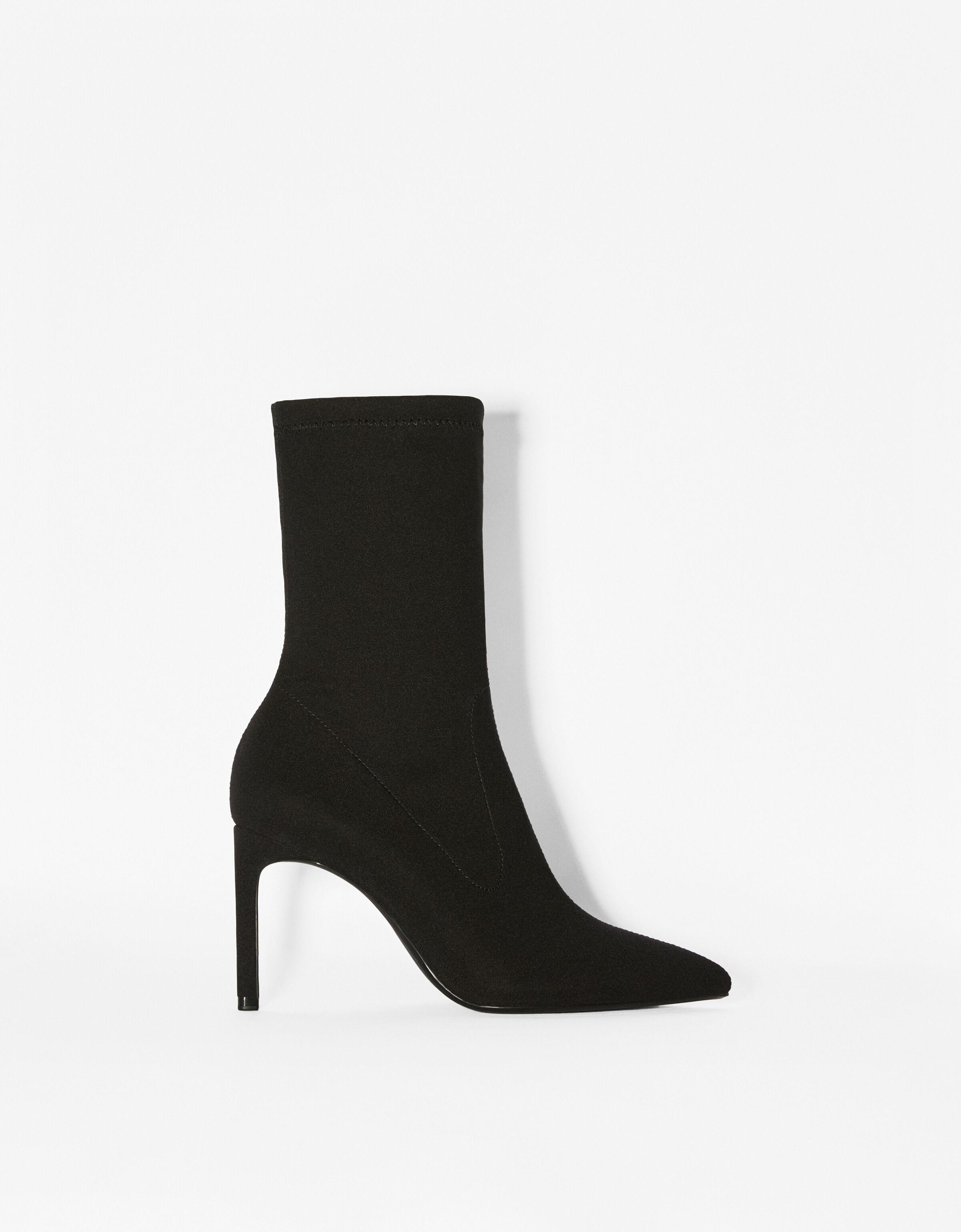 Fitted heel ankle boots — BLACK