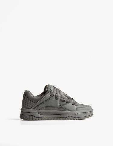 Zapatillas Bershka reflectante de segunda mano por 20 EUR en