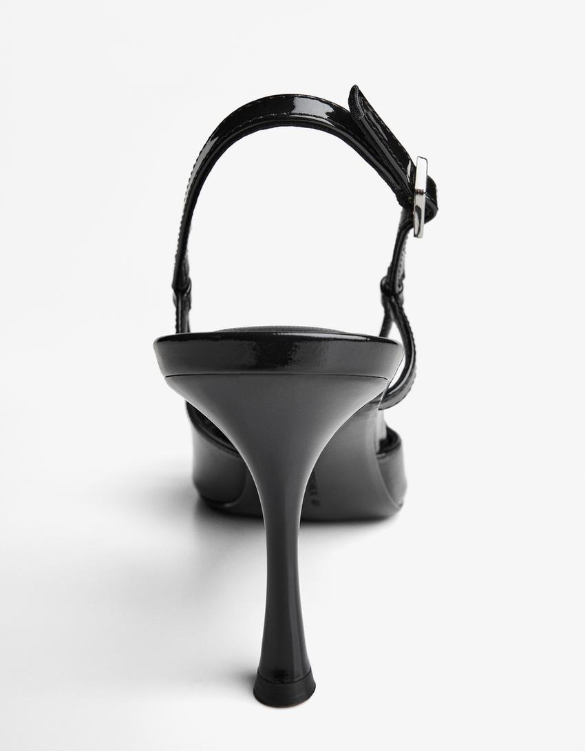 Εξώφτερνη γόβα με λεπτομέρεια-Μαύρο