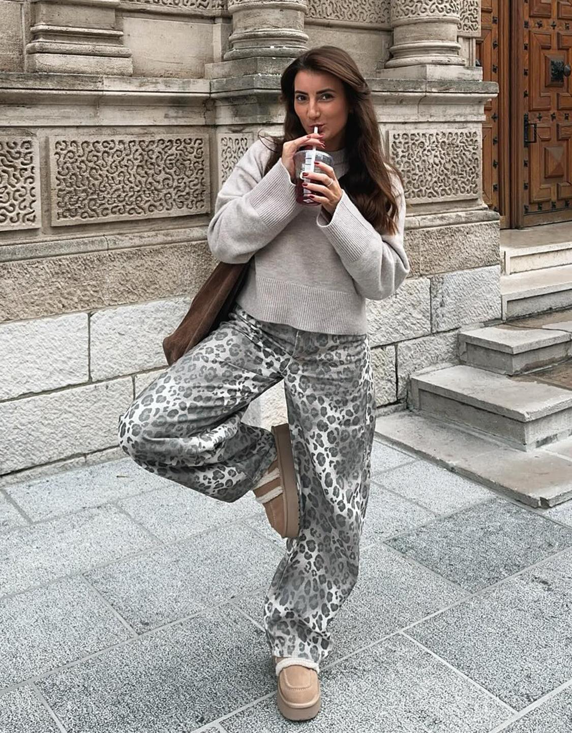 Oversize sweater with ribbed hem