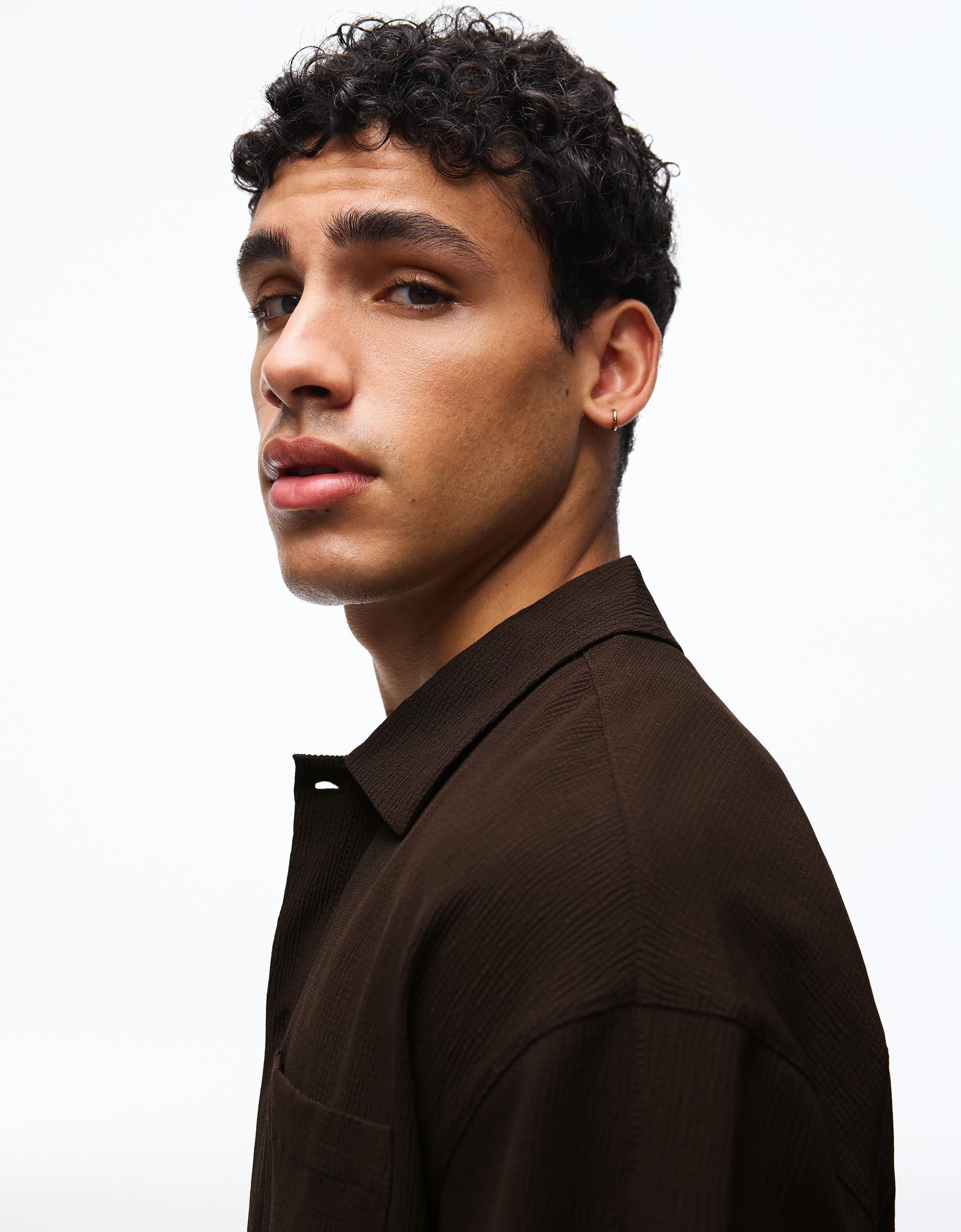 Pleated short sleeve boxy shirt — Brown