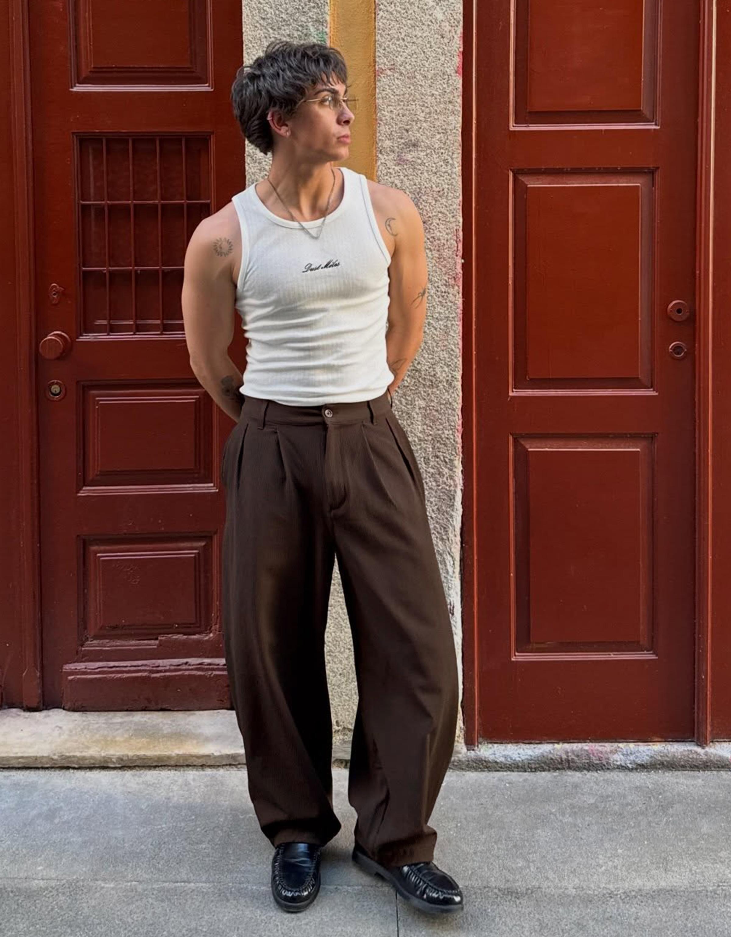 Pleated semi-jogger super baggy trousers — Brown