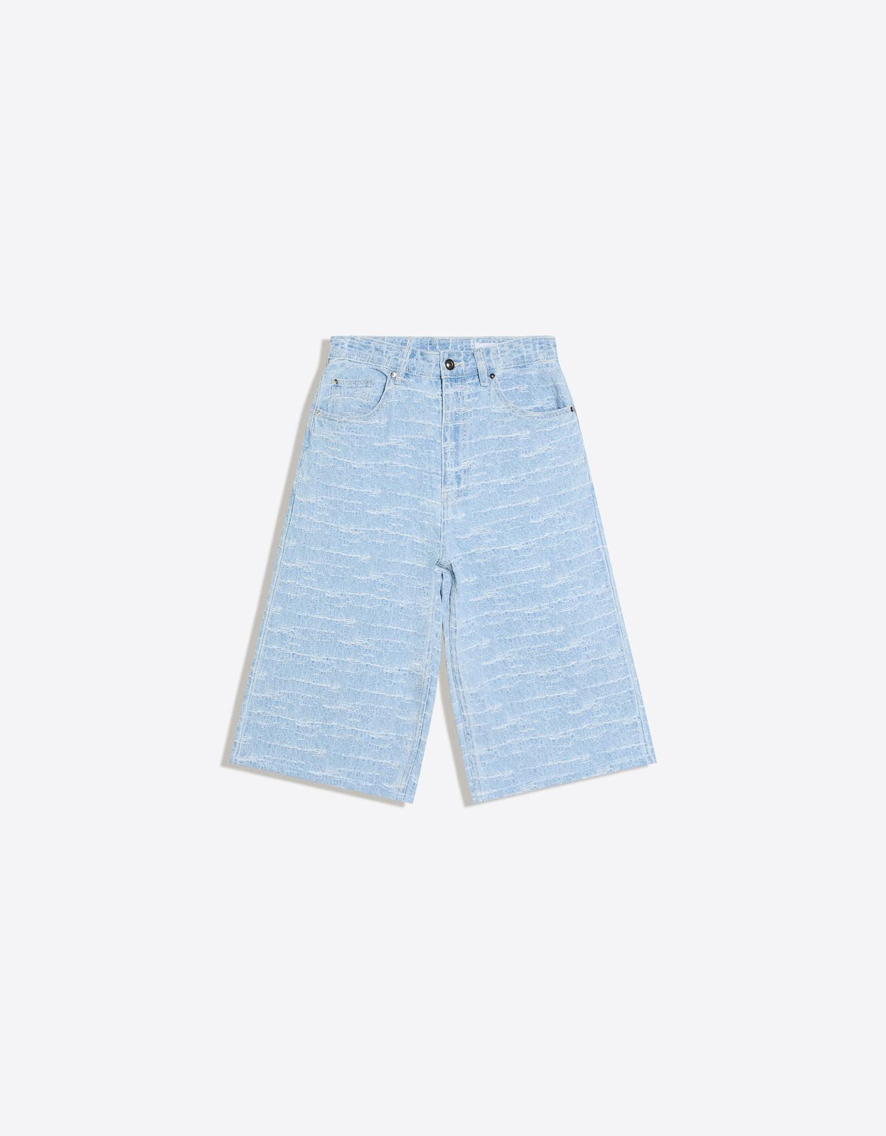 Super baggy textured denim Bermuda shorts — Light blue