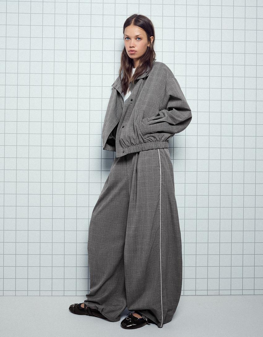 Pantalón pliegues cuadros-Gris