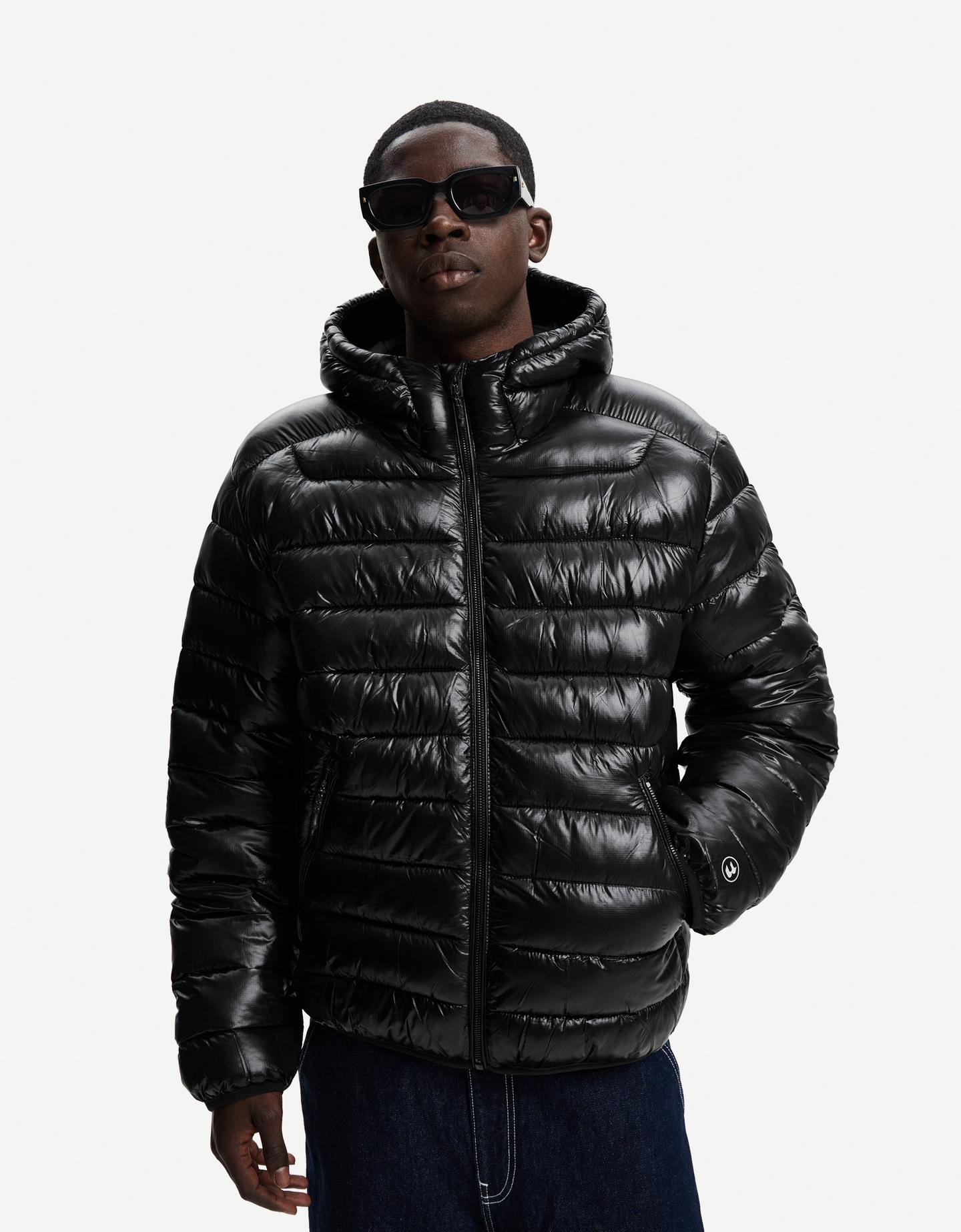 Bershka lekka kurtka puchowa czarny