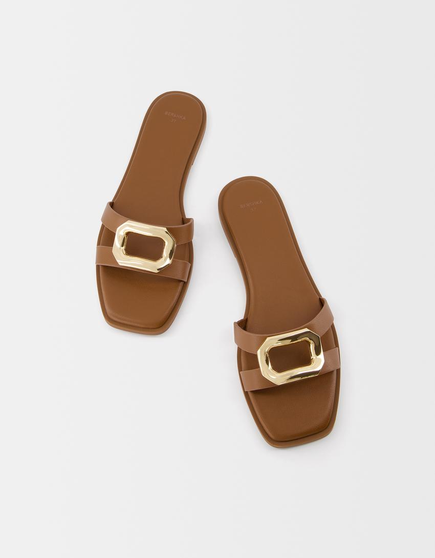 Flat sandals with metallic detail-Brown